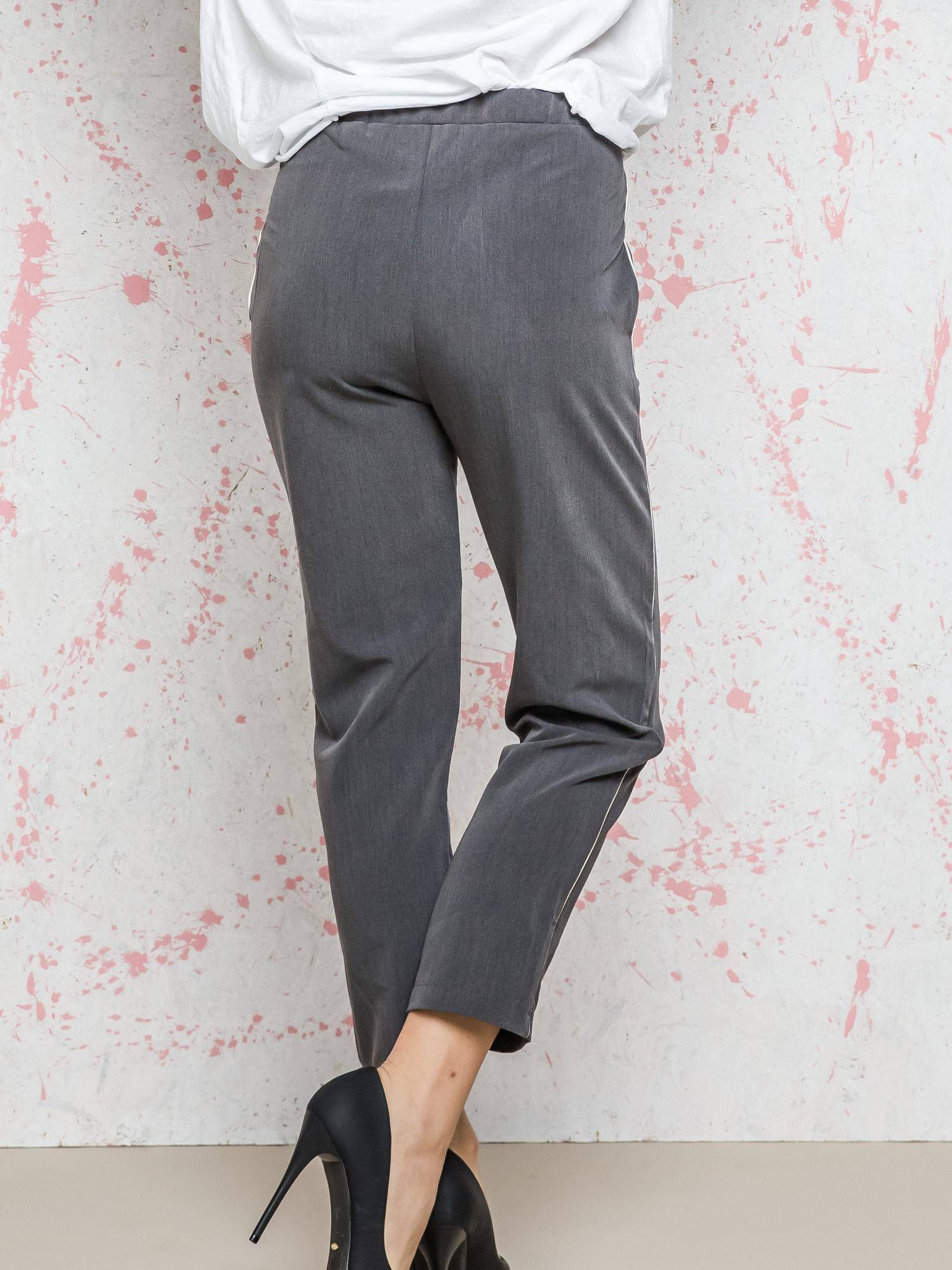 Euphora carrot pants with anthracite stripes