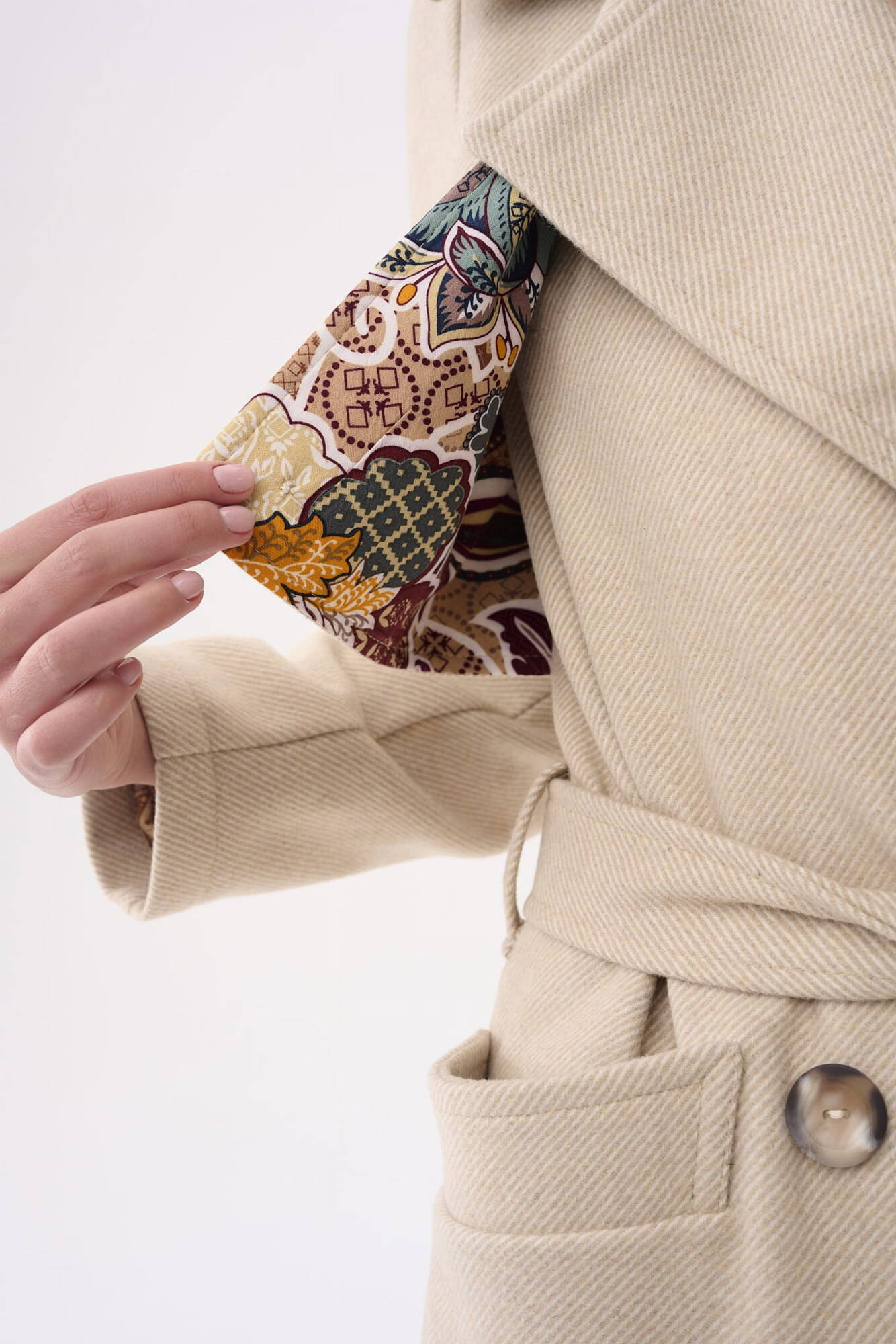 Beige double-breasted coat with Blue Shadow belt