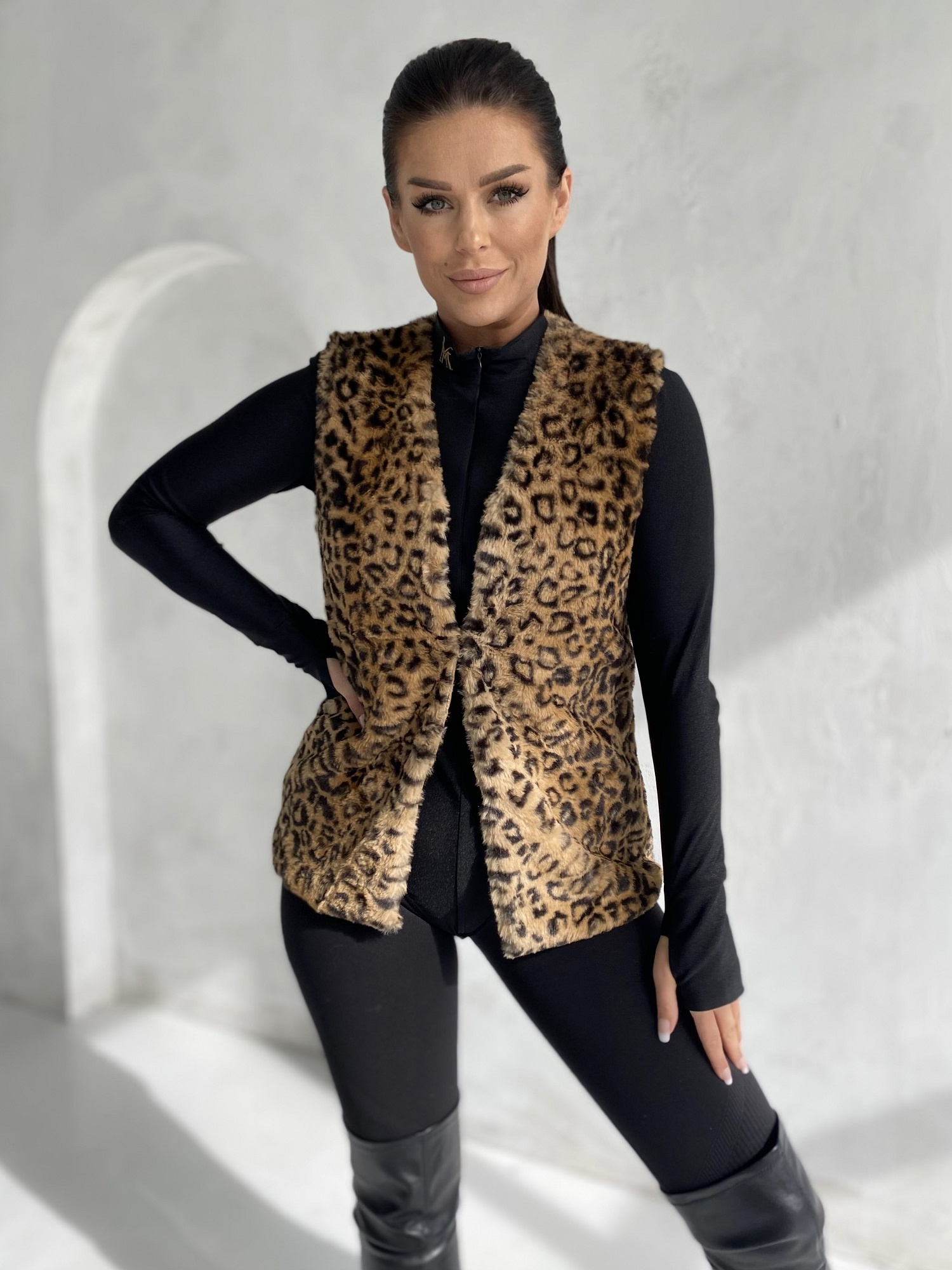 Brown vest Yups DT-031. R59