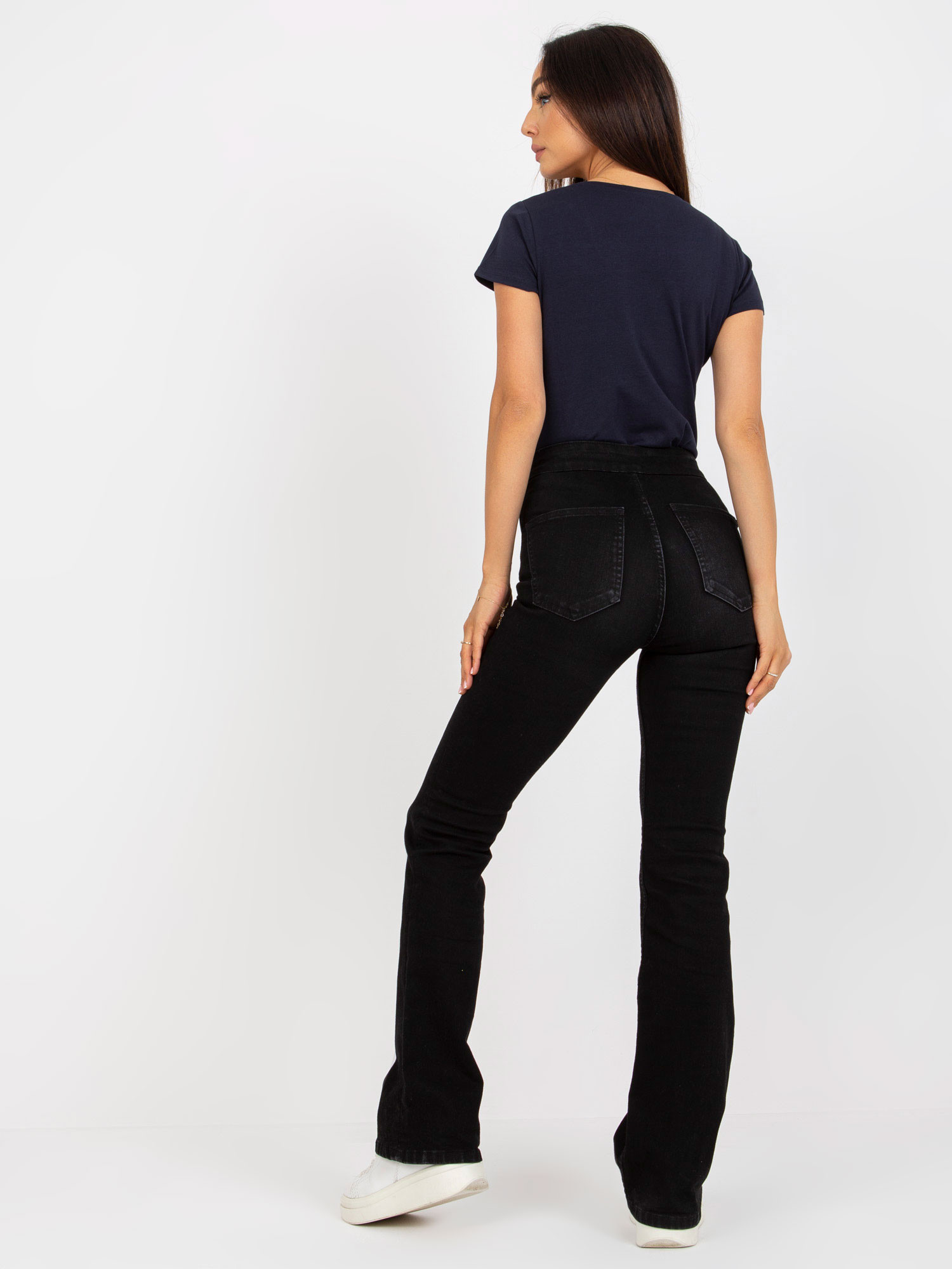 Graphite sweatpants tied at the waist