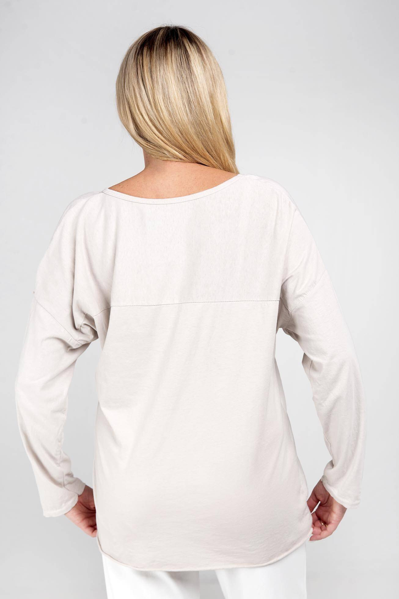 Beige blouse with a print with an admixture of linen