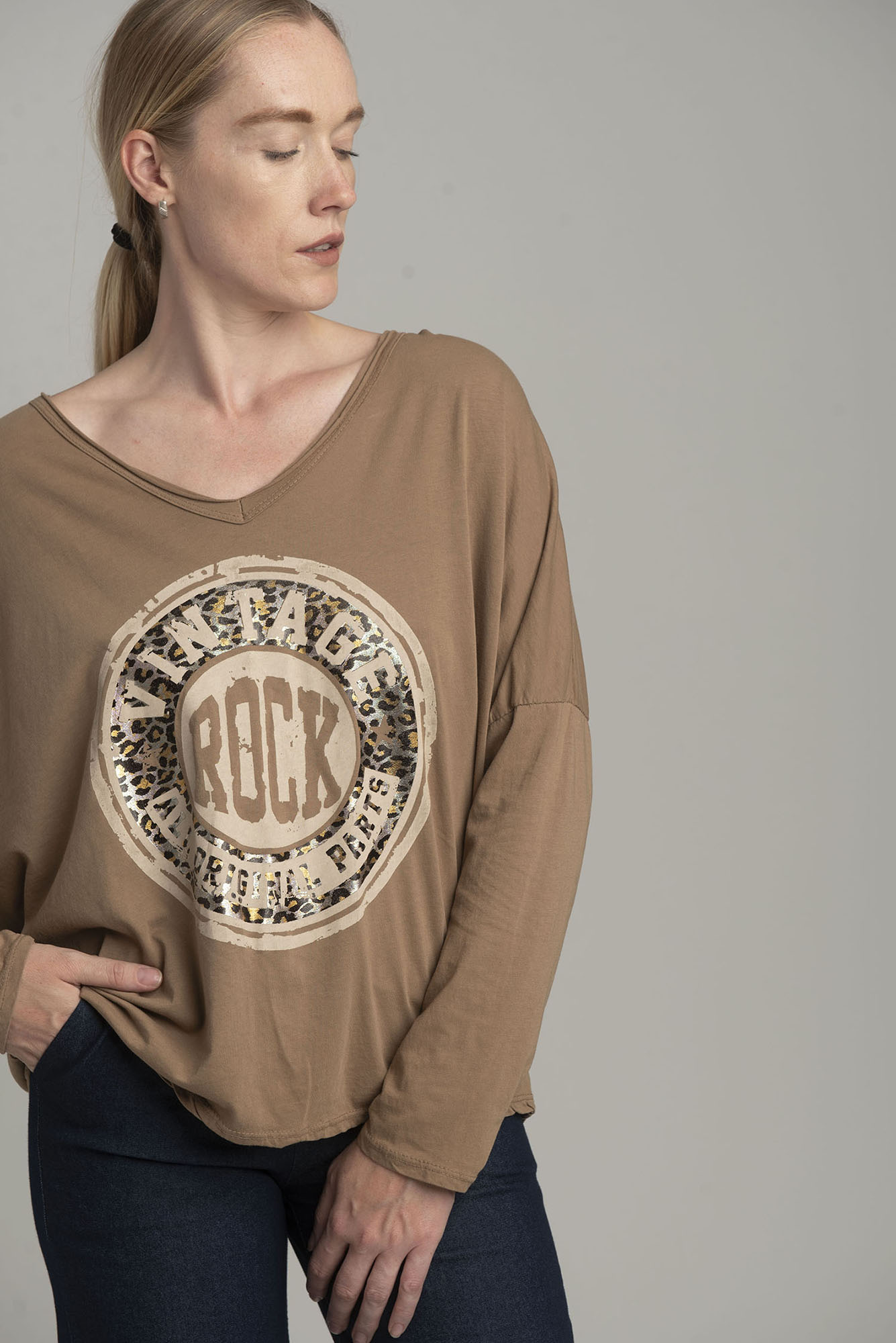 Camel oversize blouse with a shiny print