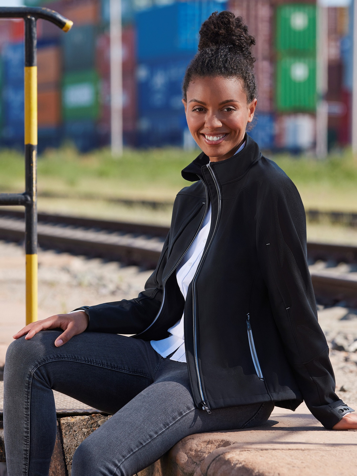 Women's Bionic Softshell Jacket R410M 94% Polyester 6% Elastane 320g