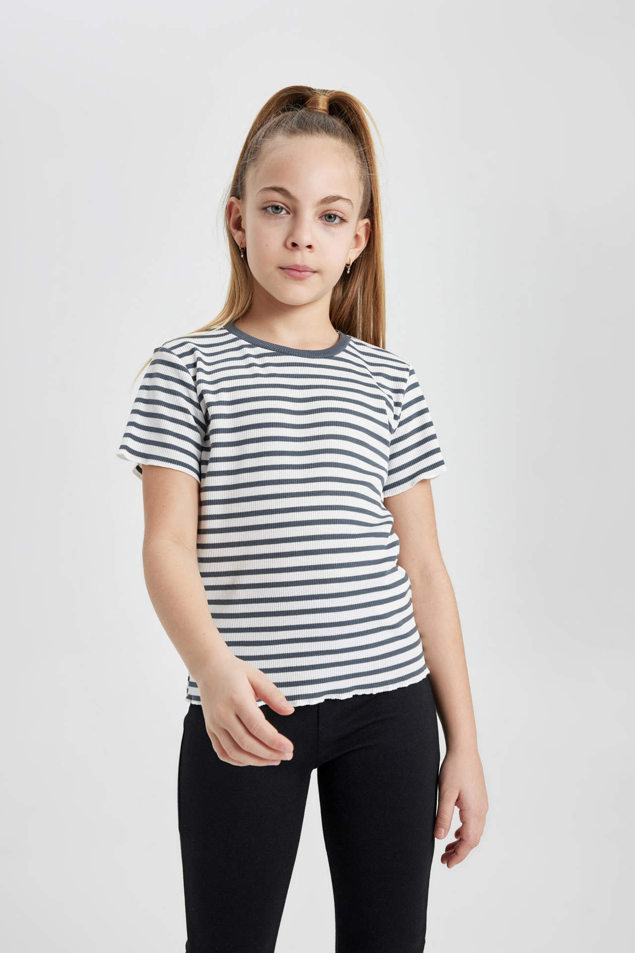 Levně DEFACTO Girl Slim Fit Striped Ribbed Camisole T-Shirt