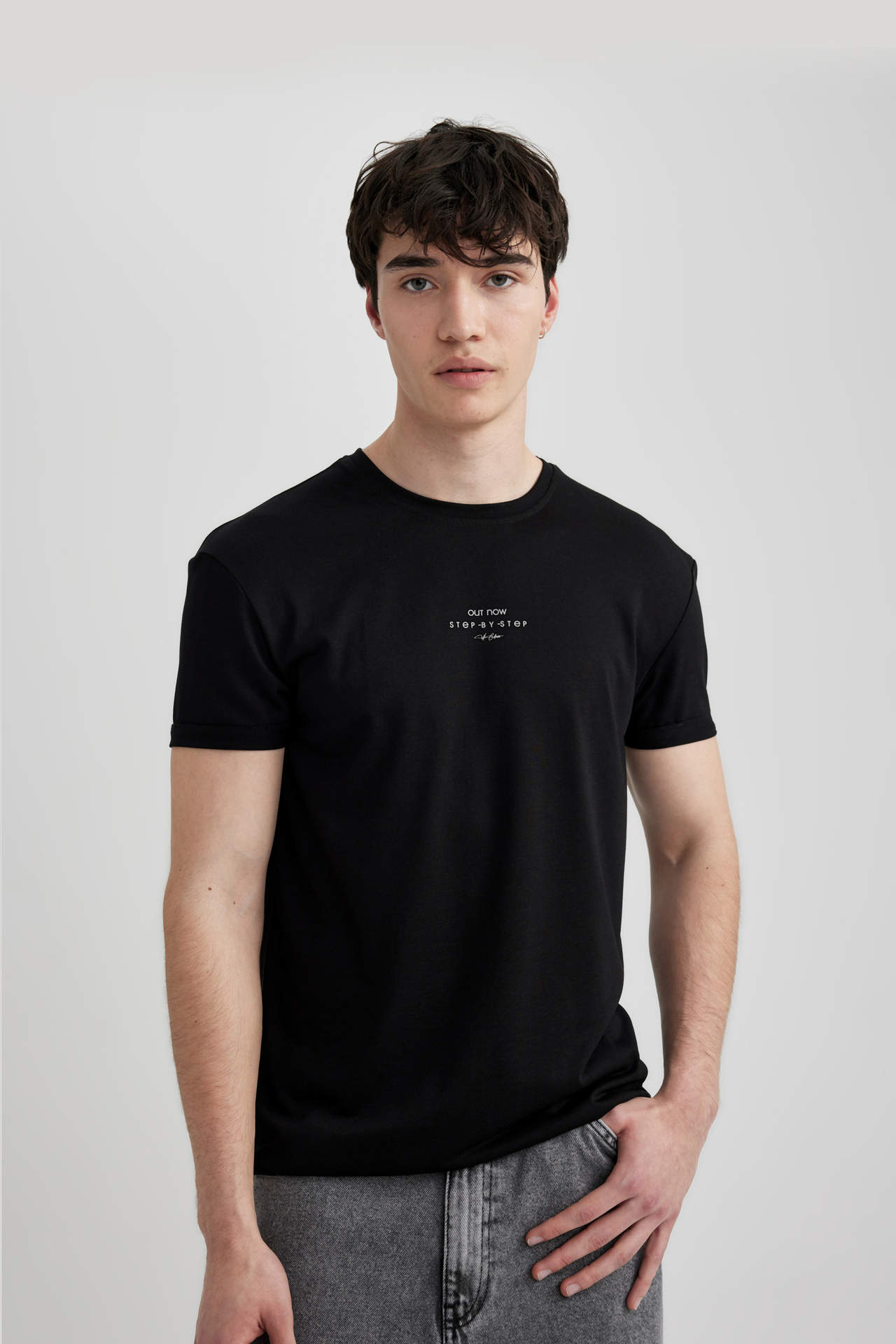 Levně DEFACTO Long Muscle Fit Crew Neck Printed T-Shirt