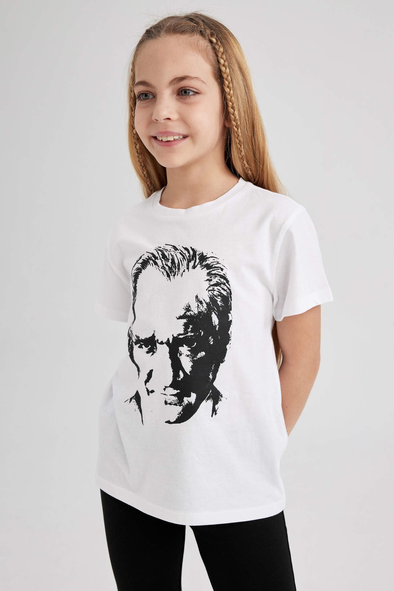 Levně DEFACTO Girls Atatürk Printed Short Sleeve T-Shirt