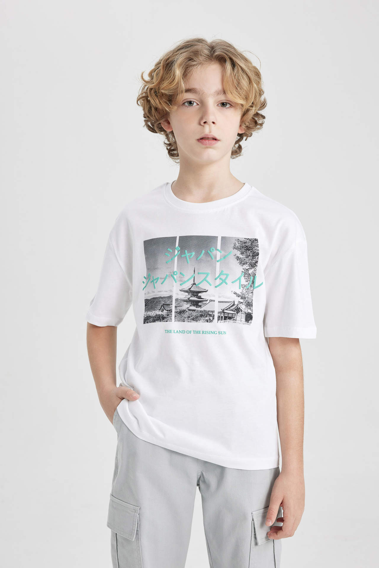 Levně DEFACTO Boy Oversize Fit Crew Neck Printed Short Sleeve T-Shirt