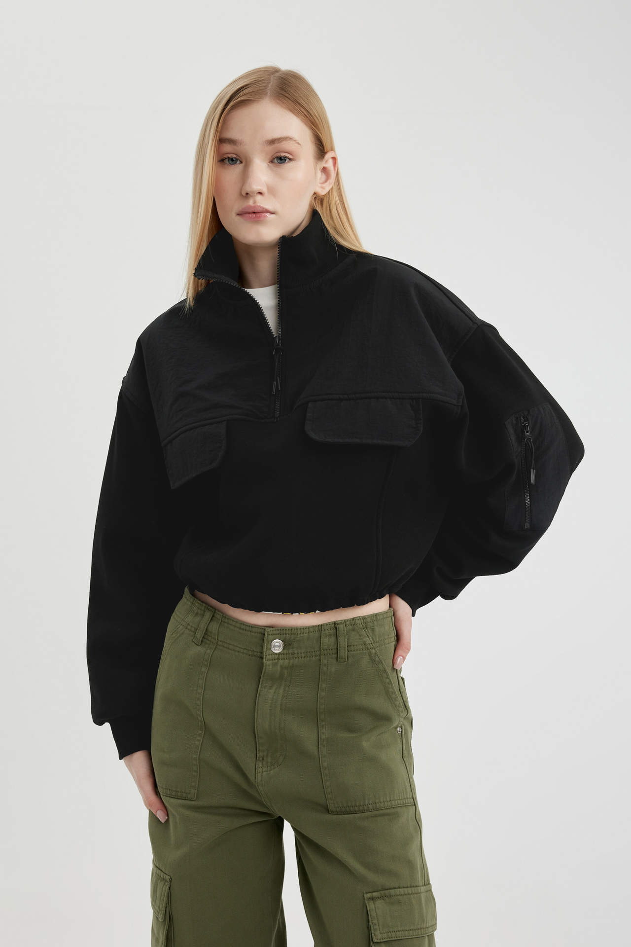 DEFACTO Zipper Collar Thick Fabric Crop Sweatshirt