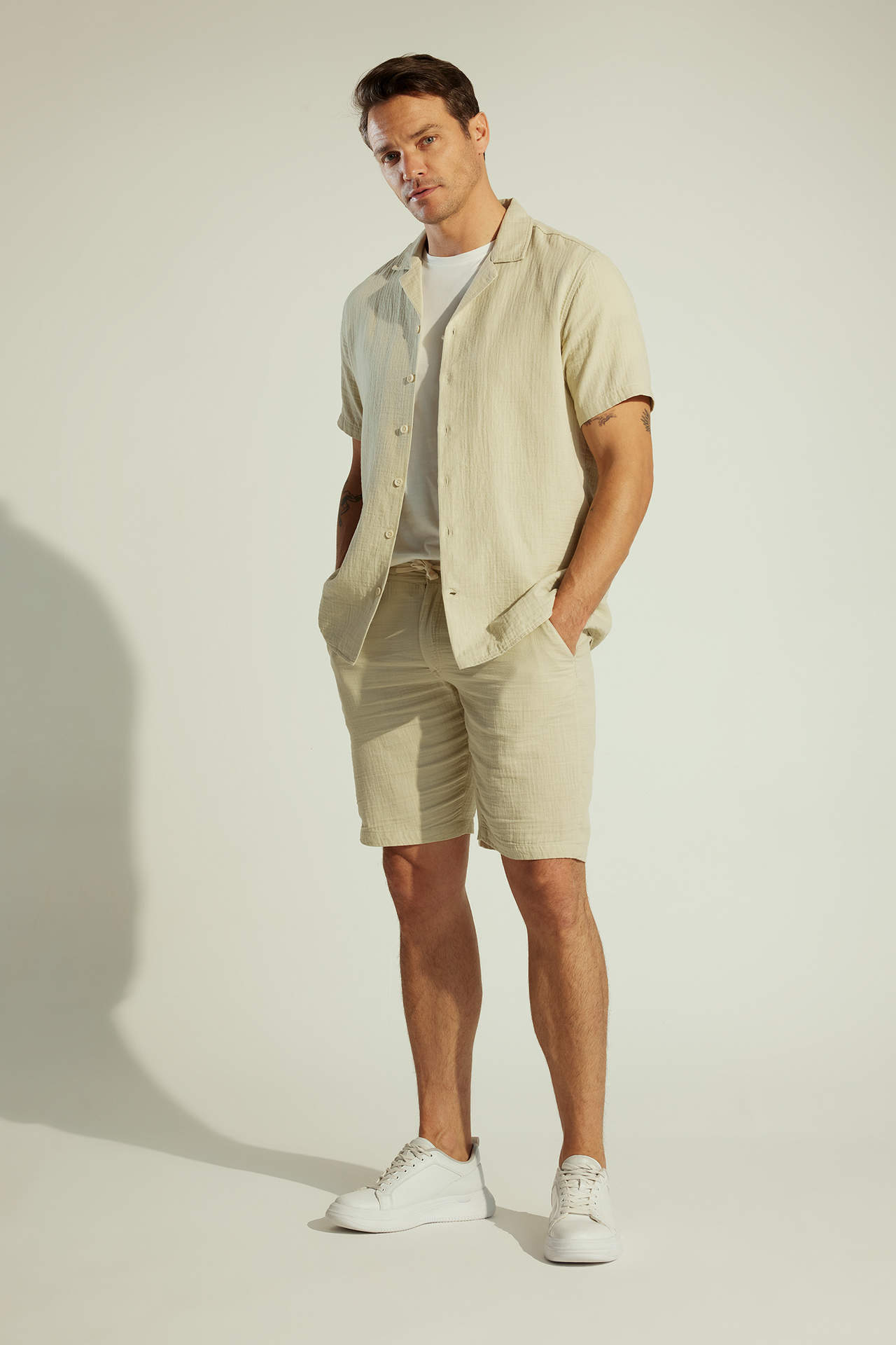 Levně DEFACTO Regular Fit Cotton Elastic Waist Shorts