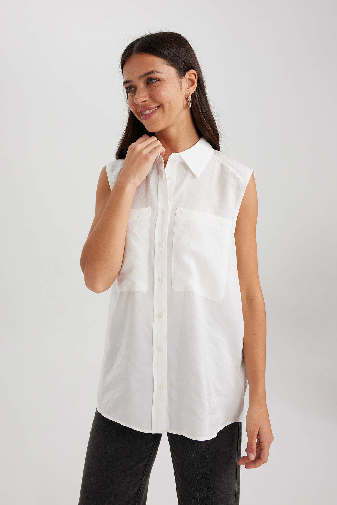 Levně DEFACTO Oversize Fit Shirt Collar Premium Sleeveless Shirt