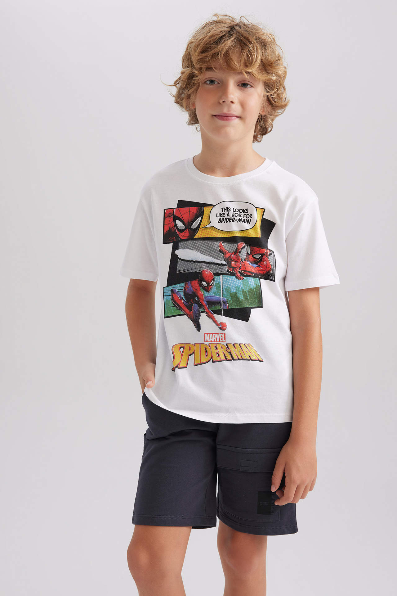 Levně DEFACTO Regular Fit Spiderman Licensed Short Sleeve T-Shirt