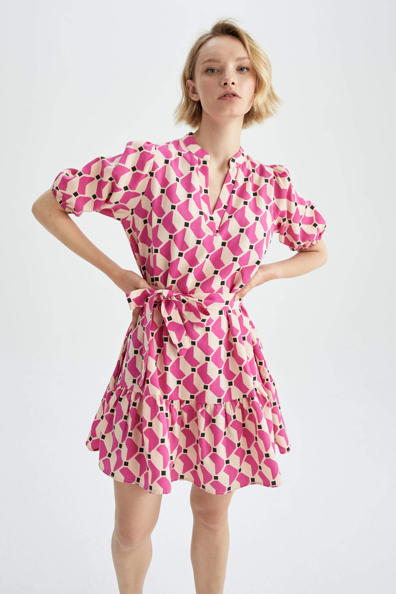 Levně DEFACTO Printed Half Sleeve Mini Short Sleeve Woven Dress
