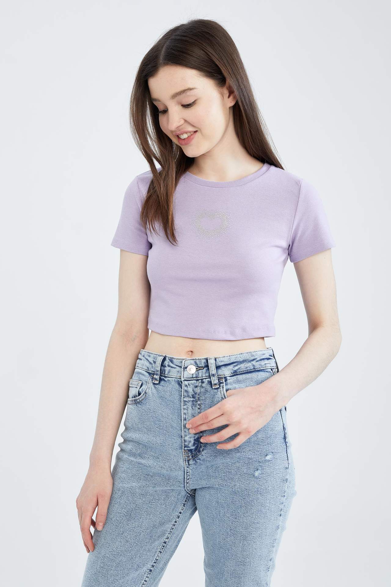 DEFACTO Coool Fitted Bisiklet Yaka Taşlı Kalp Desenli Kısa Kollu Crop Tişört