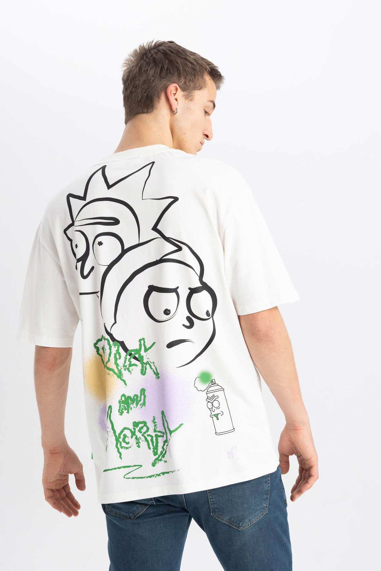 Levně DEFACTO Rick and Morty Comfort Fit Crew Neck Printed T-Shirt