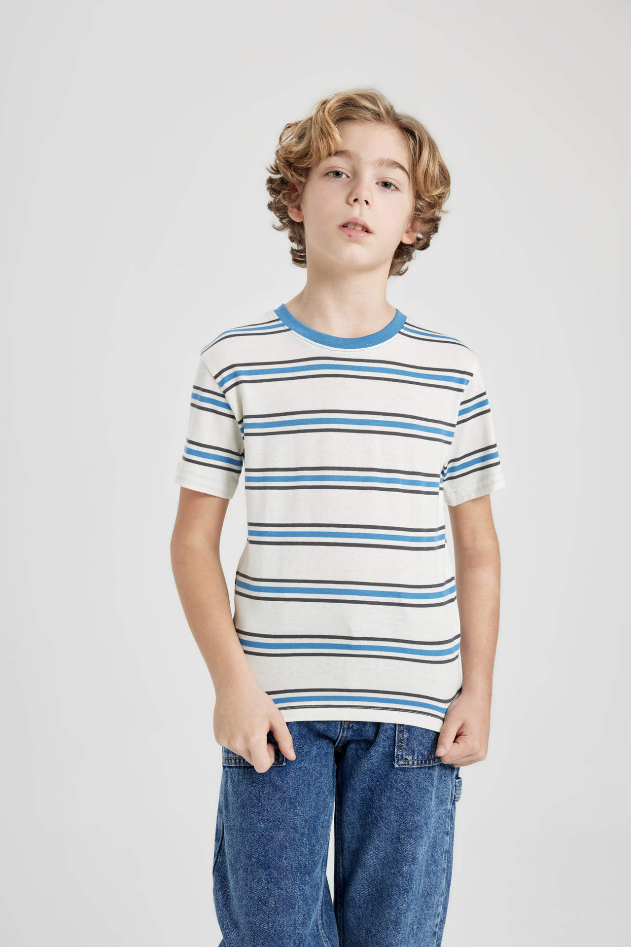 Levně DEFACTO Boy Regular Fit Crew Neck Striped Short Sleeve T-Shirt