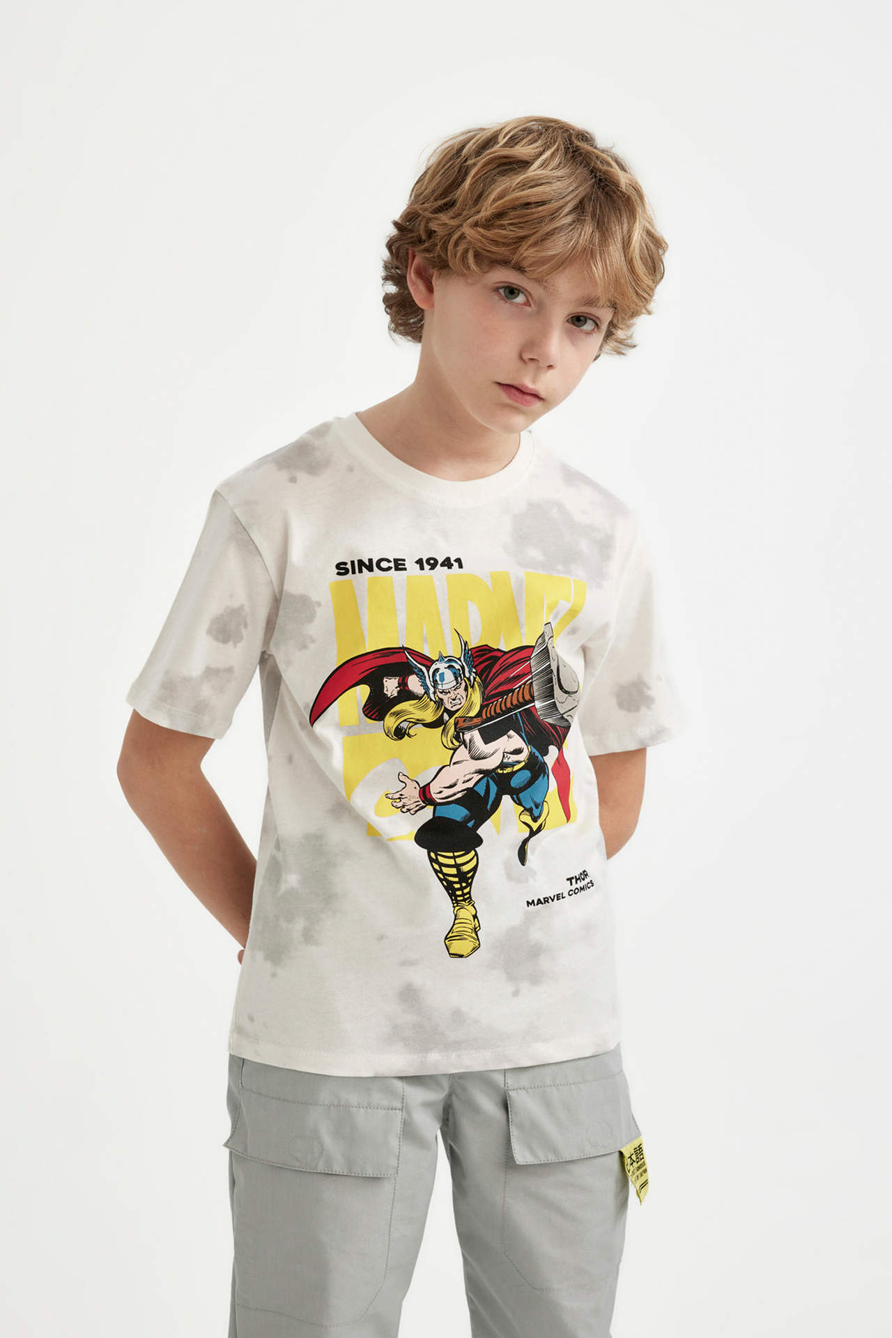 Levně DEFACTO Boy Marvel Comics Crew Neck Patterned T-Shirt