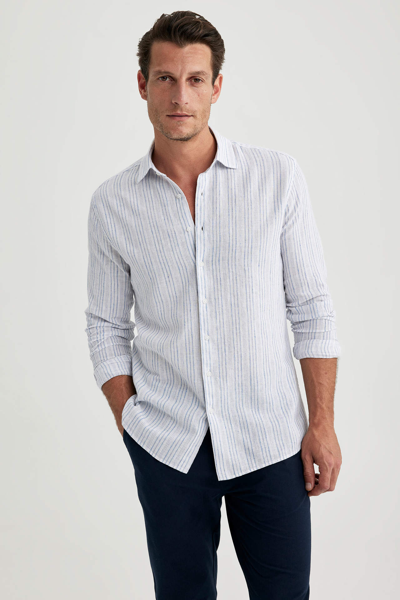 Levně DEFACTO Modern Fit Polo Collar Long Sleeve Shirt
