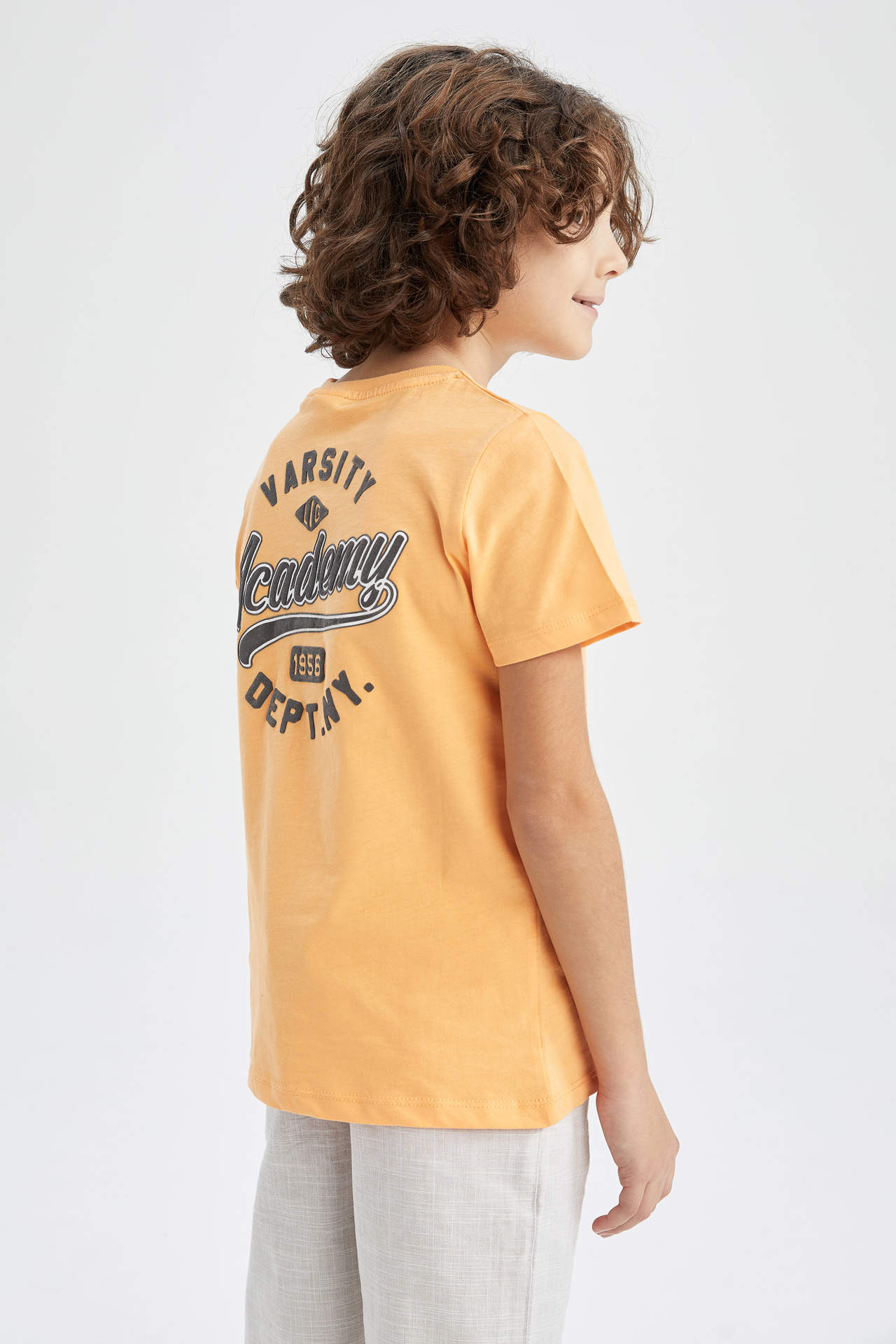 Levně DEFACTO Boy's Crew Neck Printed Back Short Sleeve T-Shirt