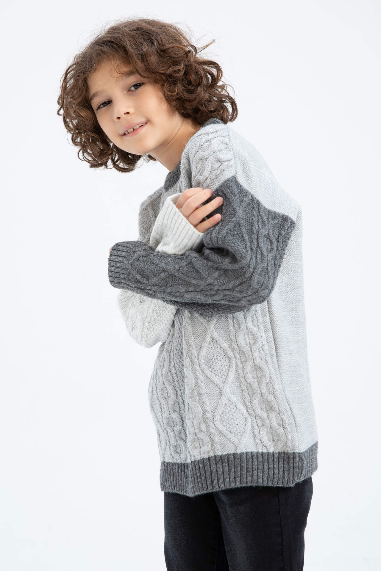 Levně DEFACTO Boy Oversize Fit Crew Neck Sweater
