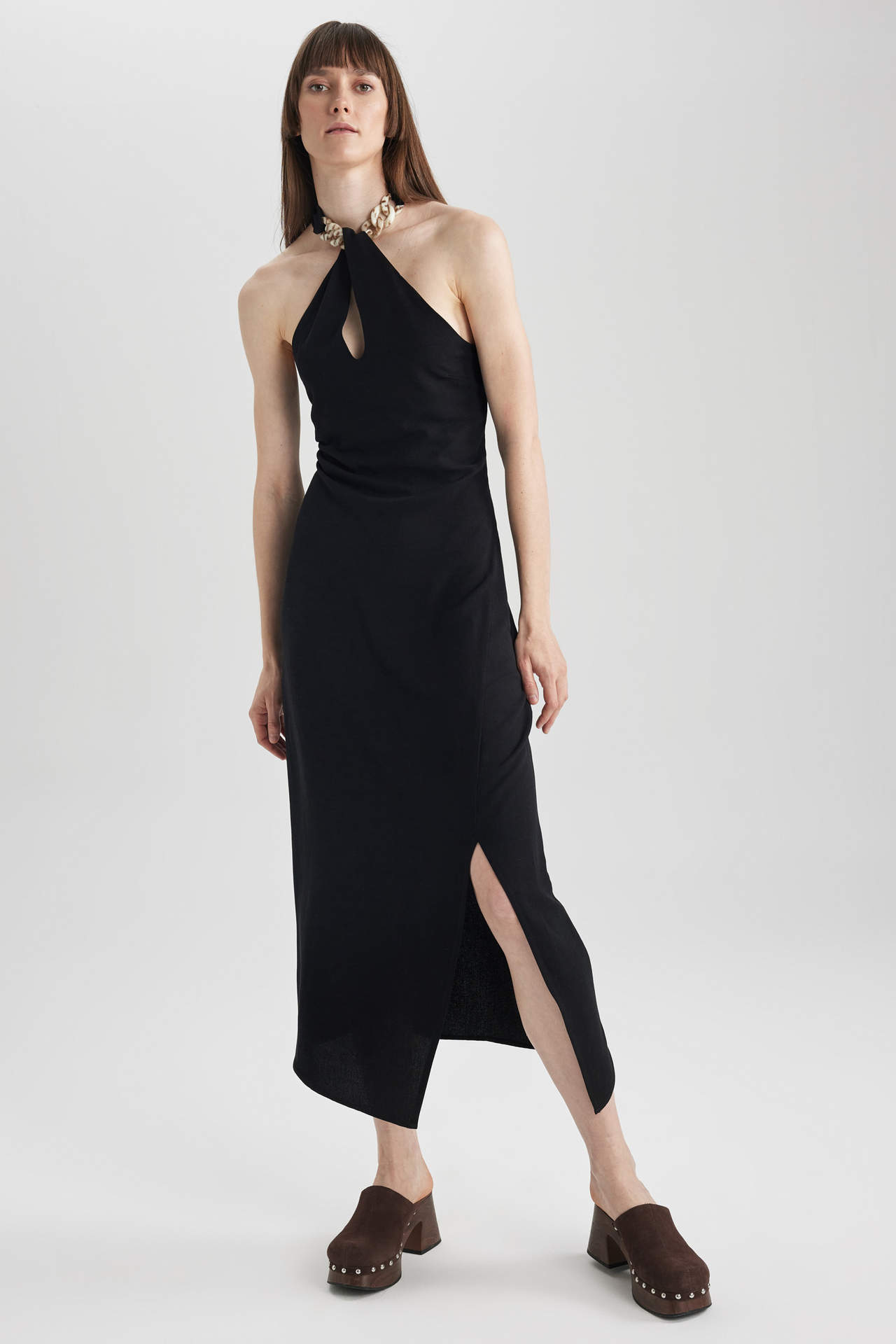 Levně DEFACTO Bodycon Chain Detailed Linen Blend Slit Midi Sleeveless Dress
