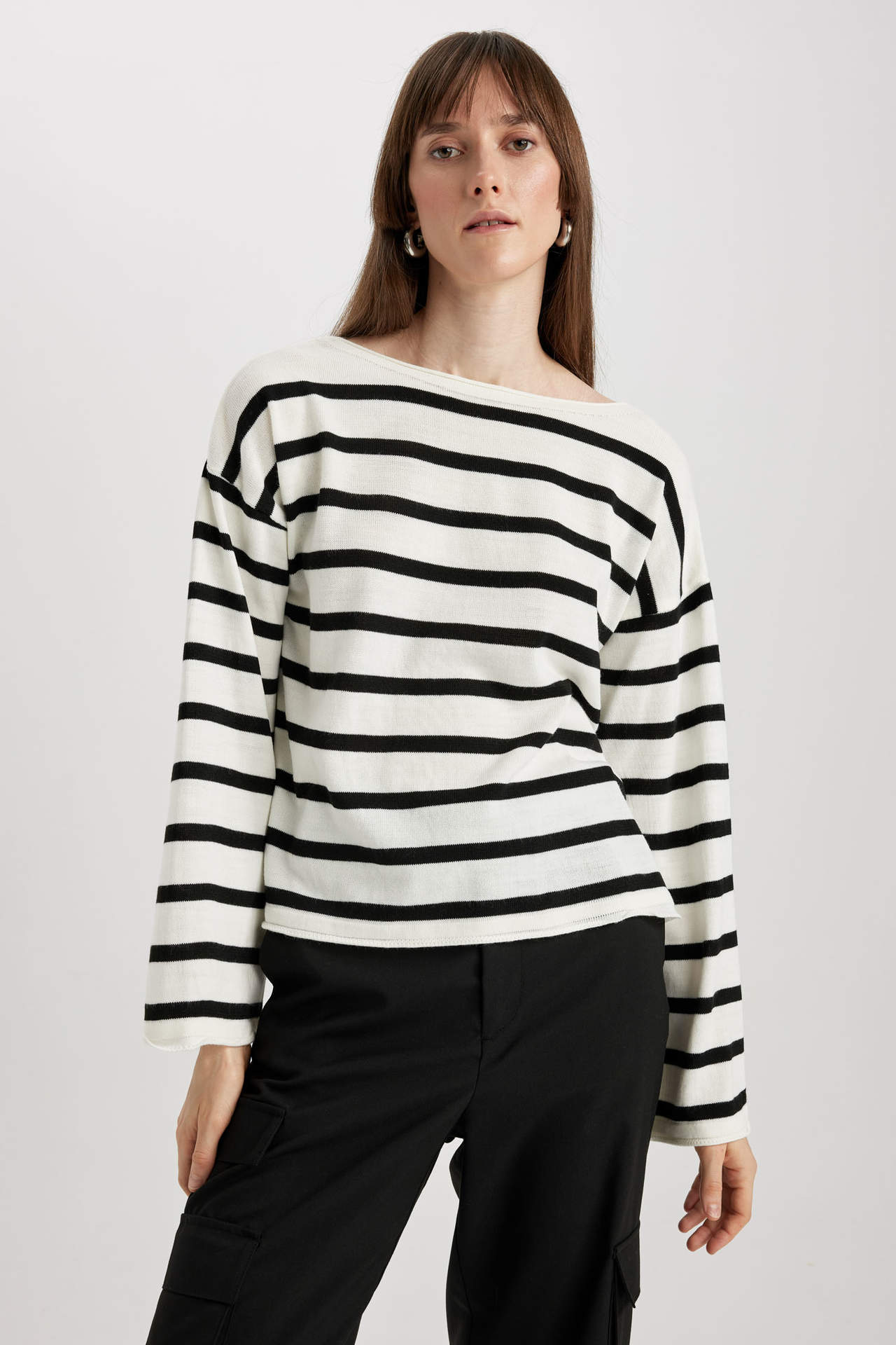 Levně DEFACTO Relax Fit Crew Neck Striped Sweater