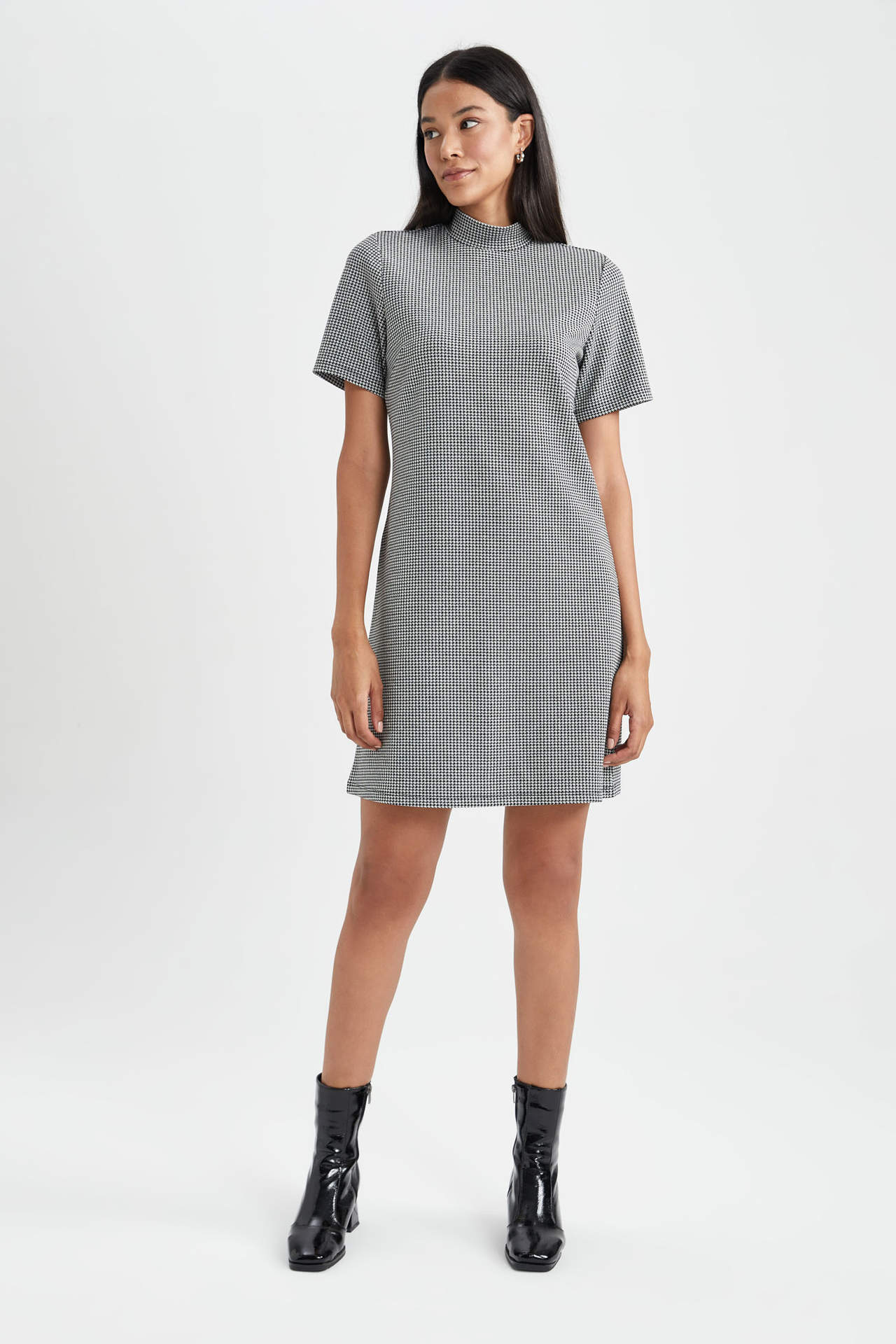 Levně DEFACTO A Cut Half Turtleneck Crowbar Mini Short Sleeve Knitted Dress
