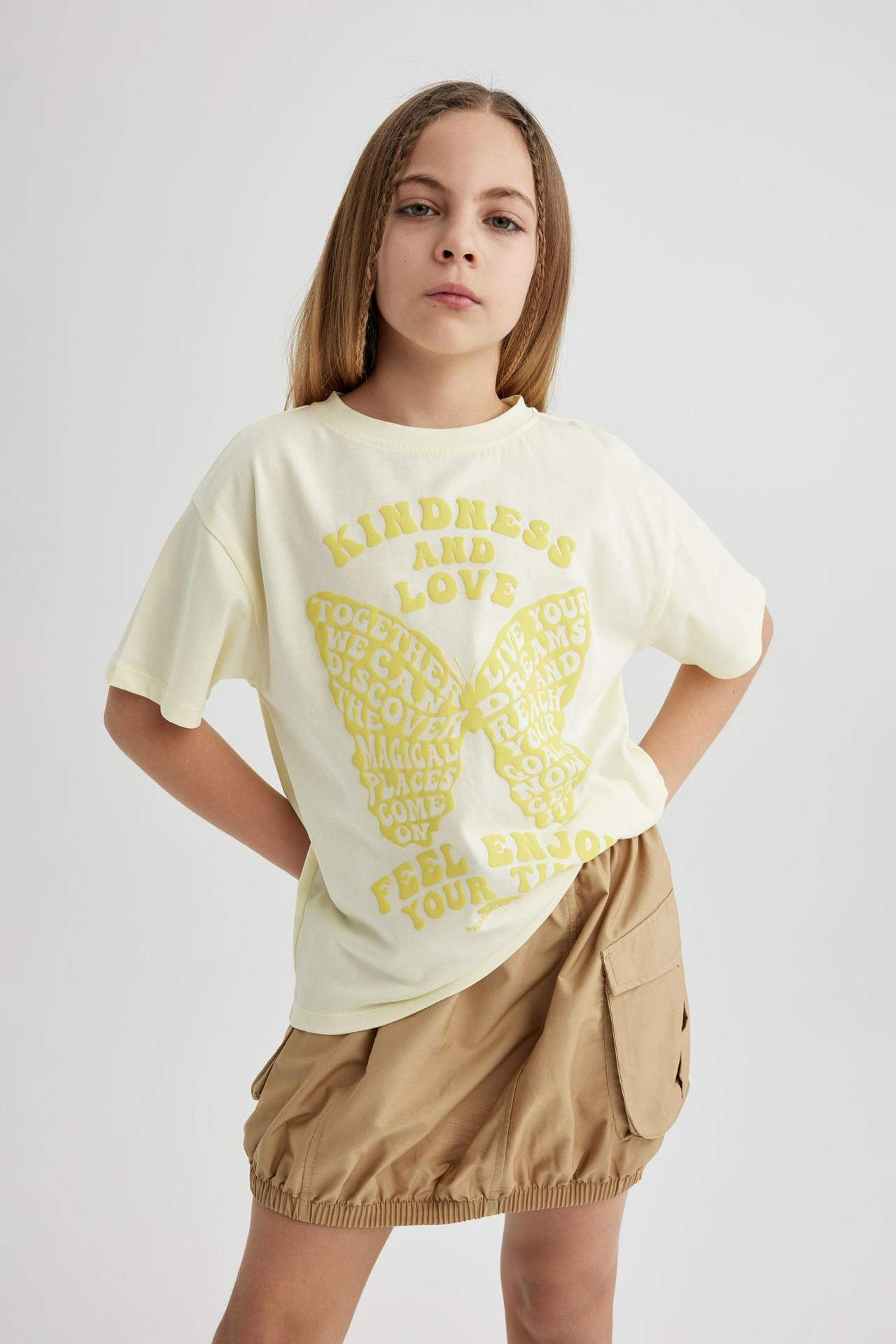 Levně DEFACTO Girl Oversize Fit Printed Short Sleeve T-Shirt