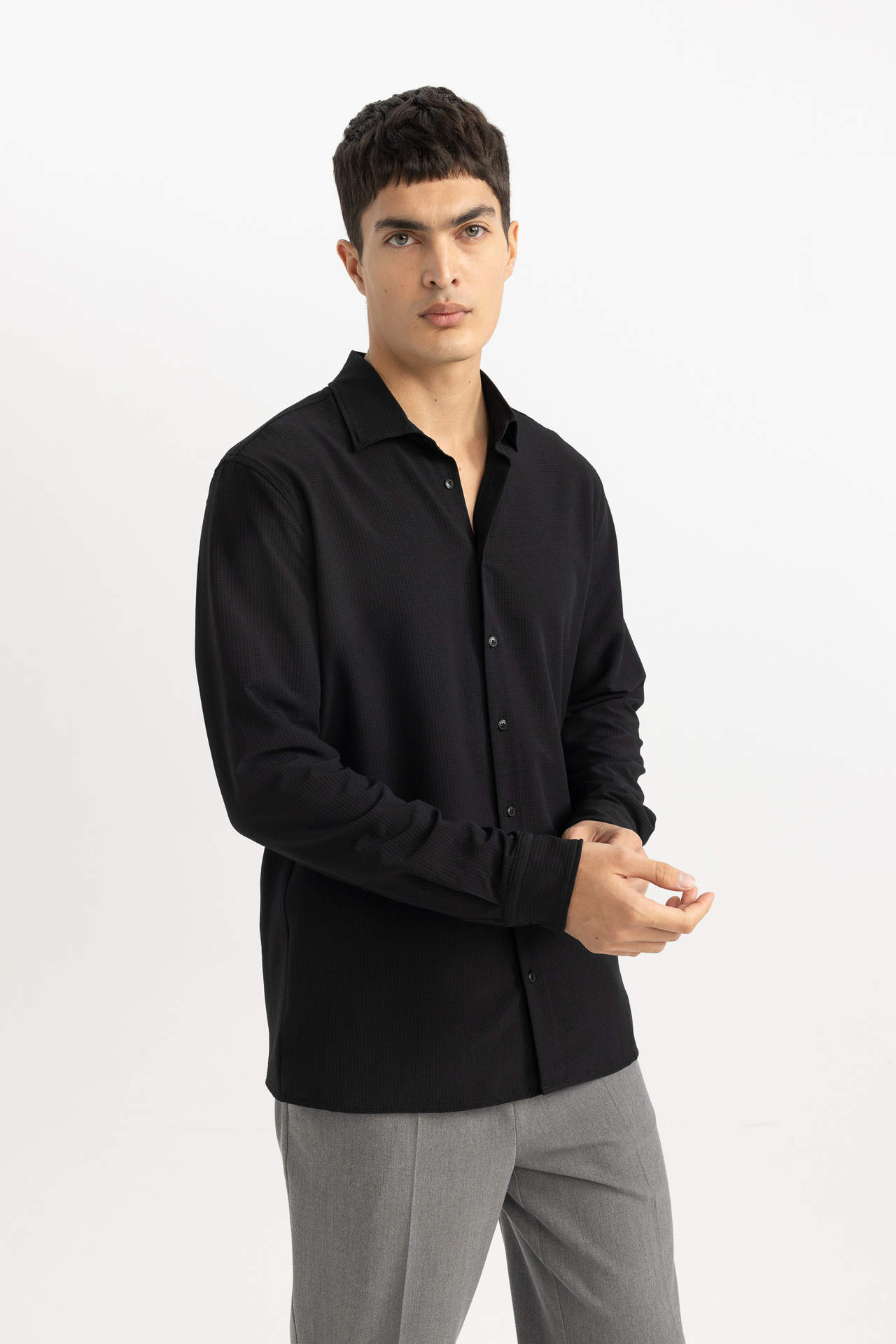 Levně DEFACTO Modern Fit Polo Collar Crinkle Long Sleeve Shirt