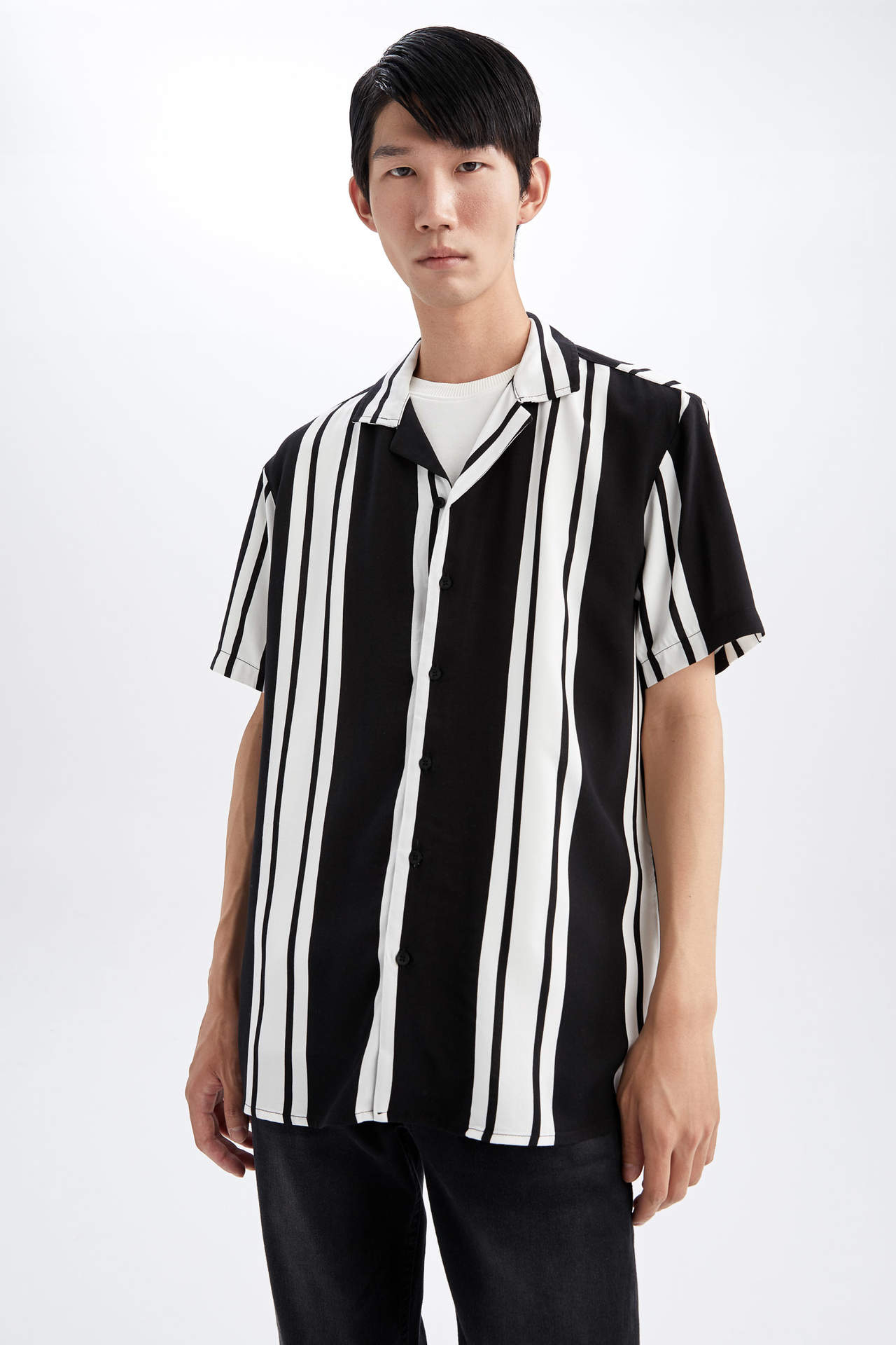 Levně DEFACTO Regular Fit viscose Striped Short Sleeve Shirt