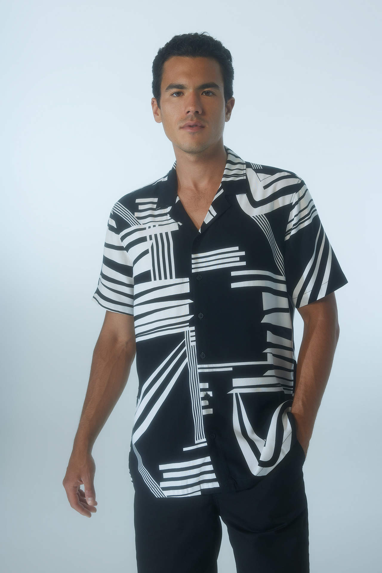 Levně DEFACTO Regular Fit High Collar Printed Viscose Short Sleeve Shirt