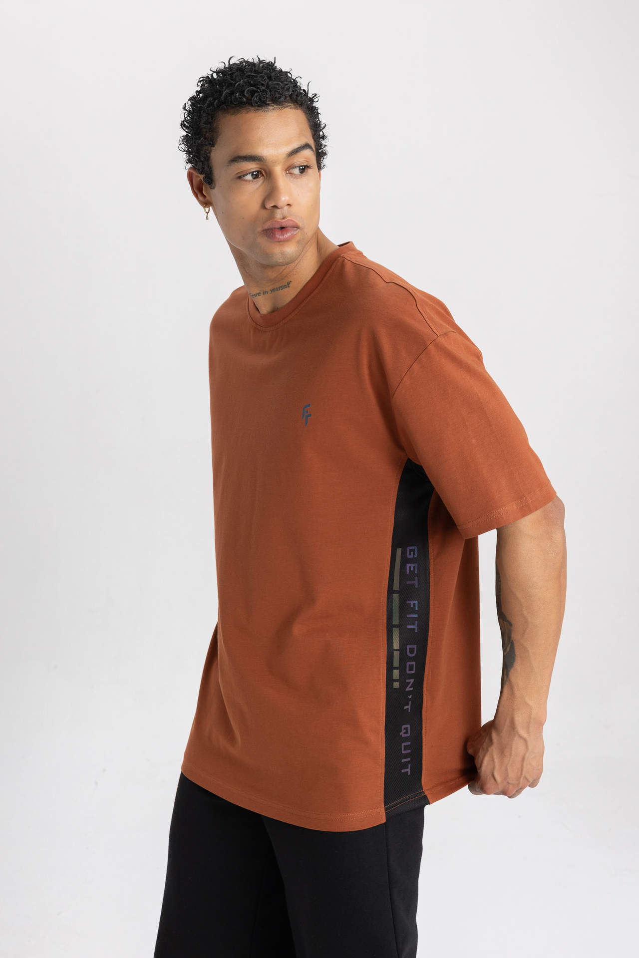 Levně DeFactoFit Oversize Fit Printed Short Sleeve Sports T-Shirt