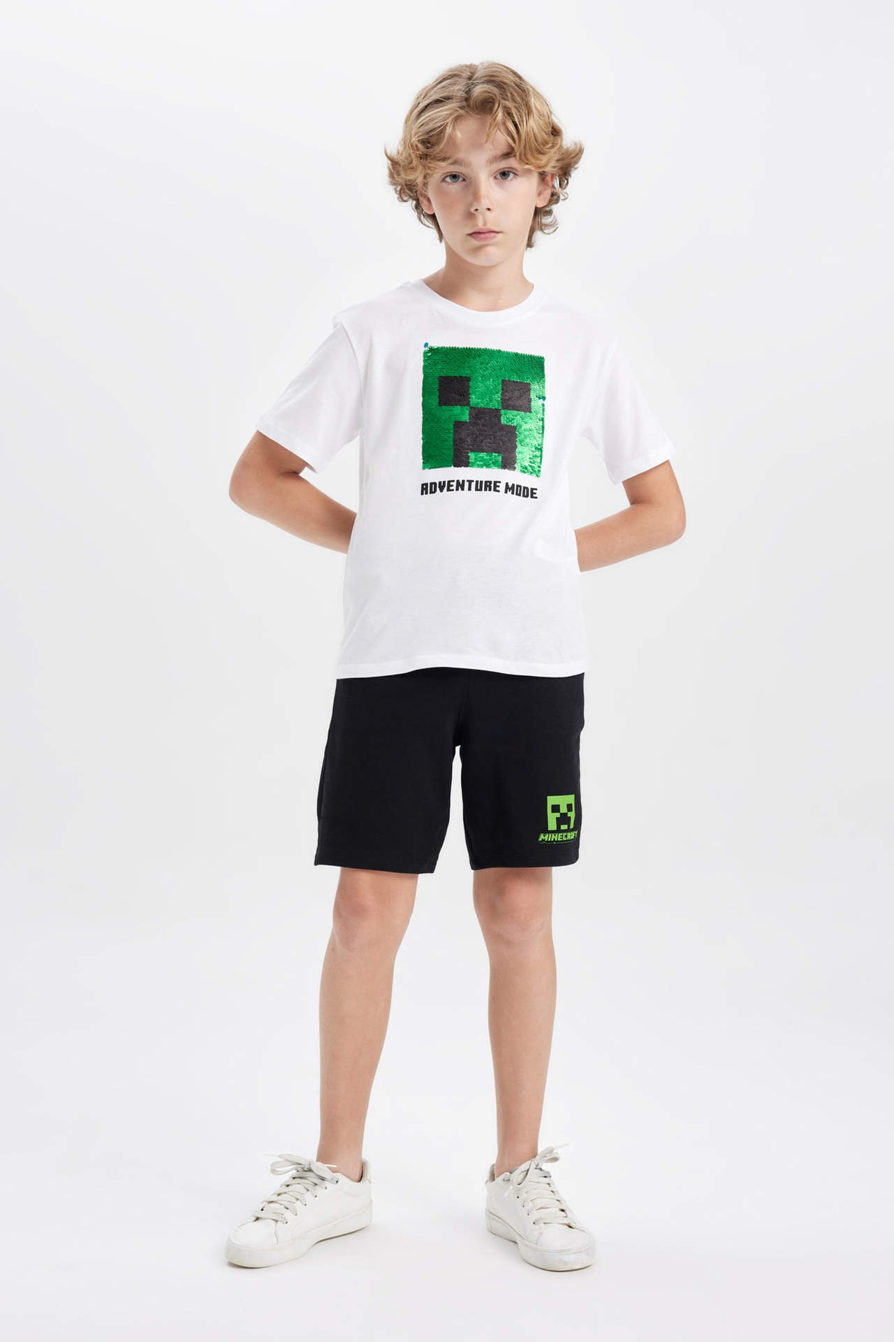 Levně DEFACTO Boy Minecraft Short Sleeve T-Shirt Shorts 2 Piece Set