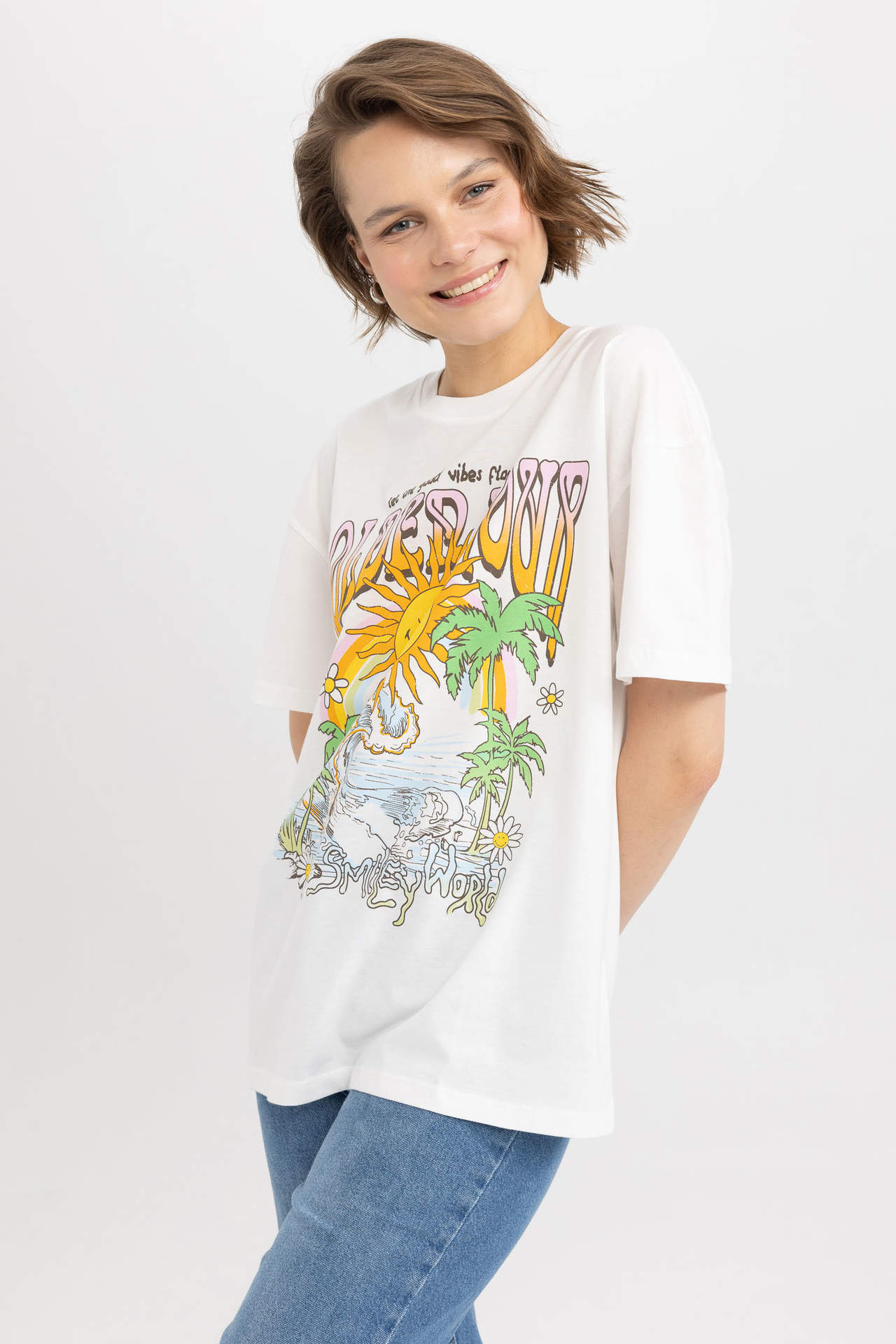 Levně DEFACTO Oversize Fit Smiley Licence Printed Short Sleeve T-Shirt