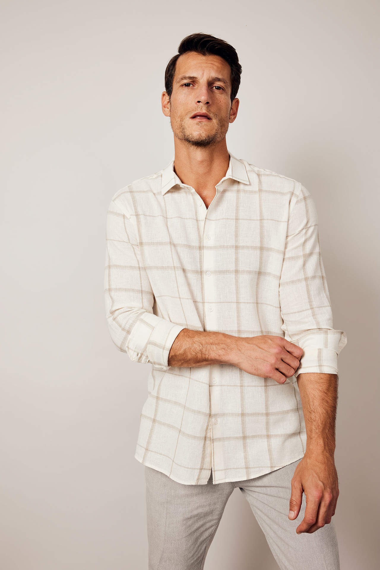 Levně DEFACTO Modern Fit Woven Plaid Long Sleeve Shirt