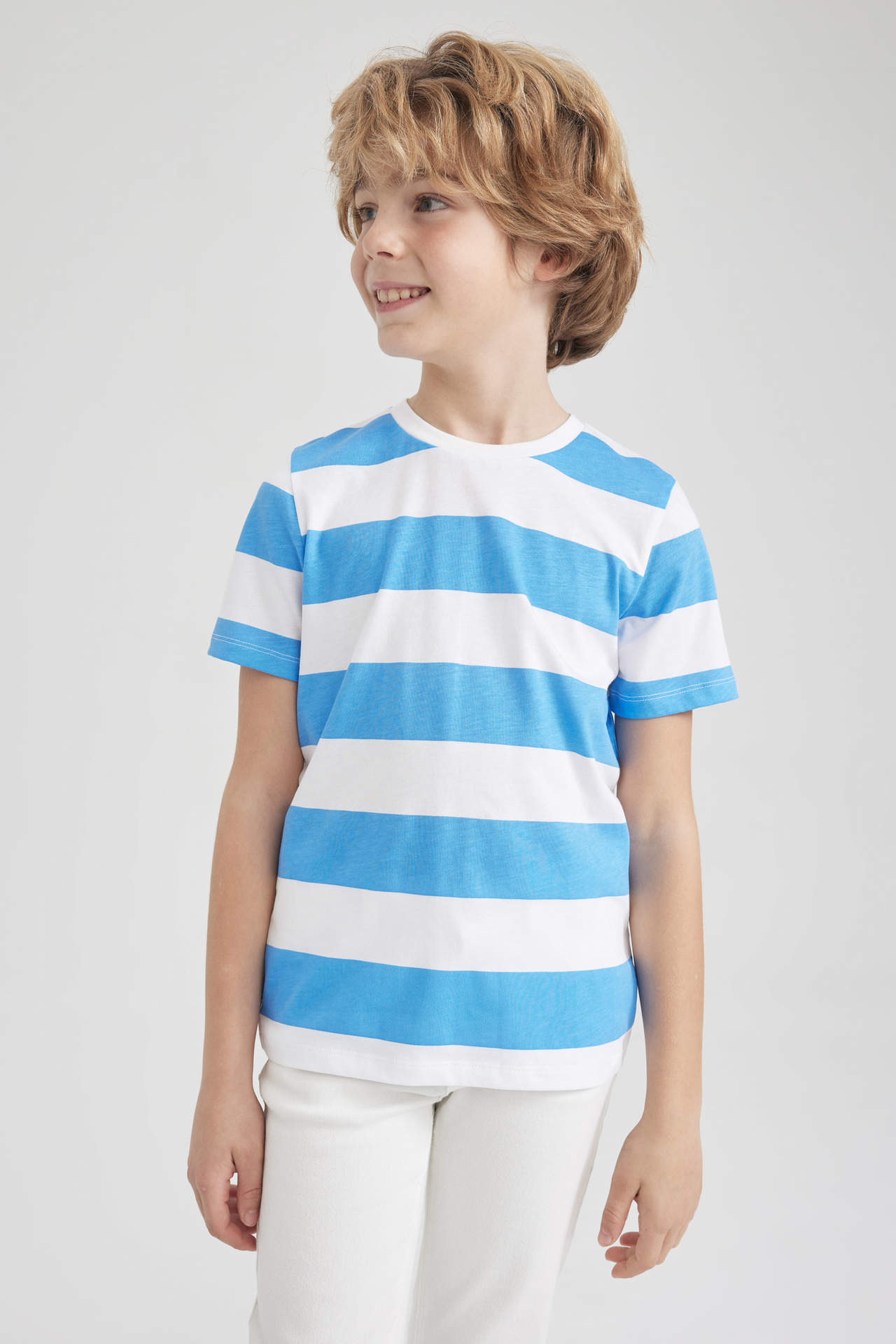Levně DEFACTO Boy Regular Fit Crew Neck Striped Patterned Short Sleeve T-Shirt