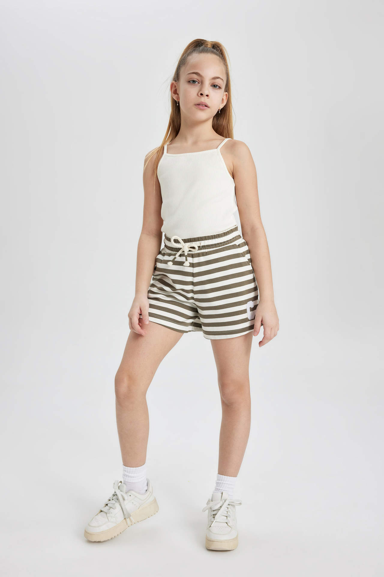 Levně DEFACTO Girl Striped Shorts