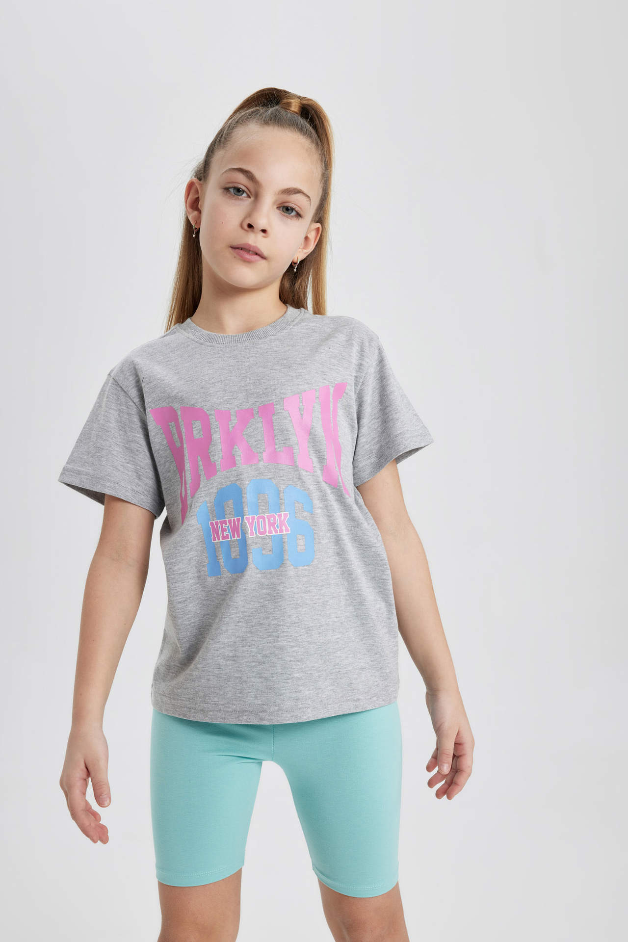 Levně DEFACTO Girl Slogan Printed Short Sleeve T-Shirt
