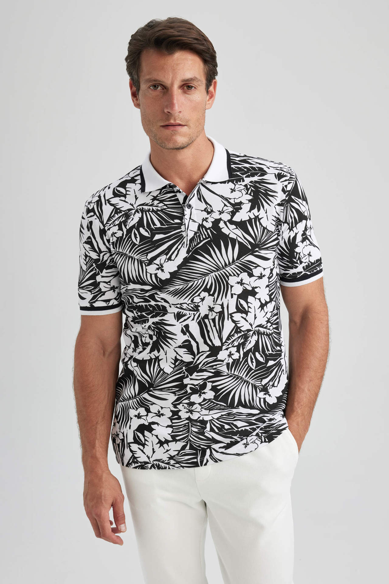 Levně DEFACTO Slim Fit Polo Collar Printed Pique Polo T-Shirt