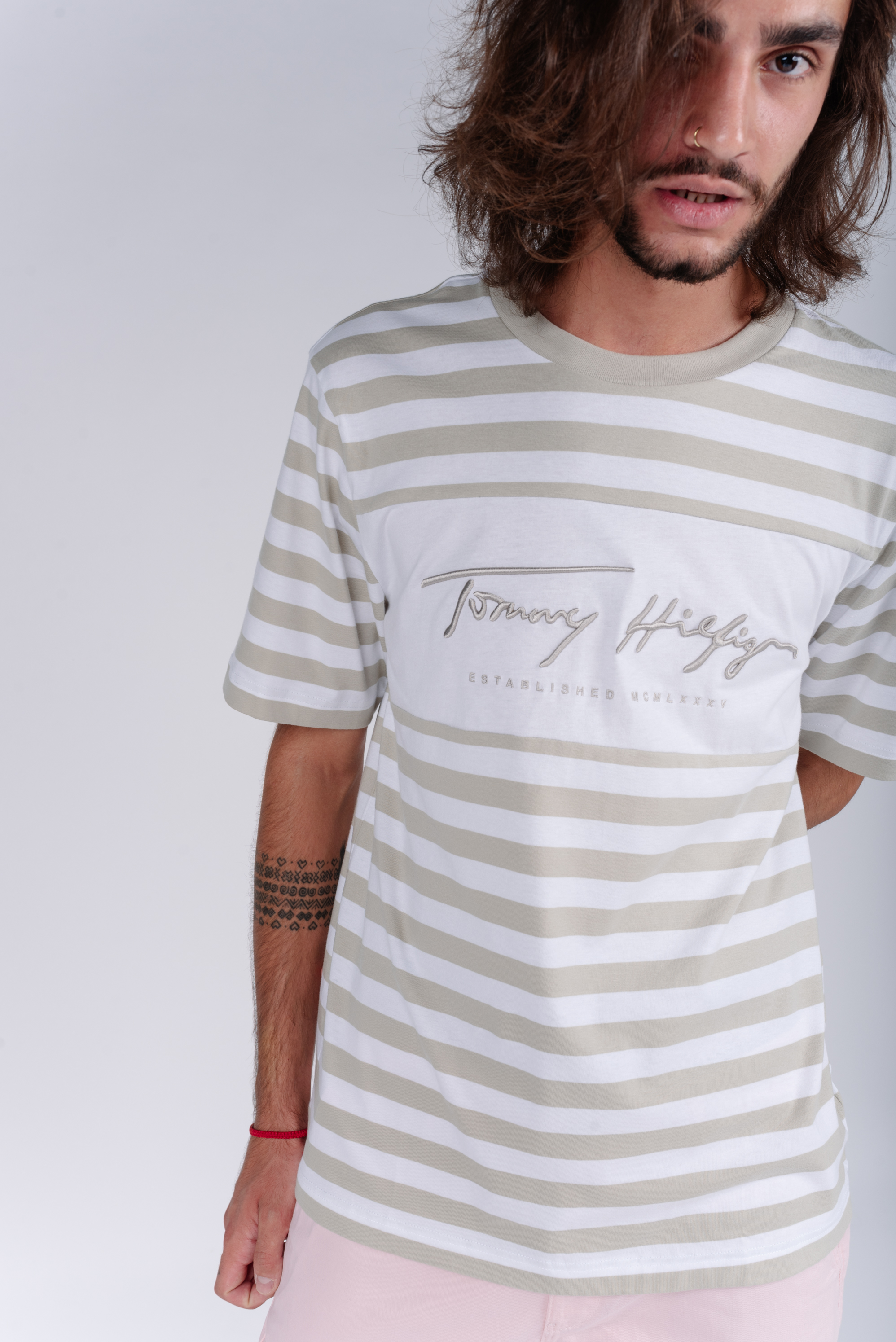 Tommy Hilfiger T-shirt - SIGNATURE STRIPE RELAXED FIT TEE Beige