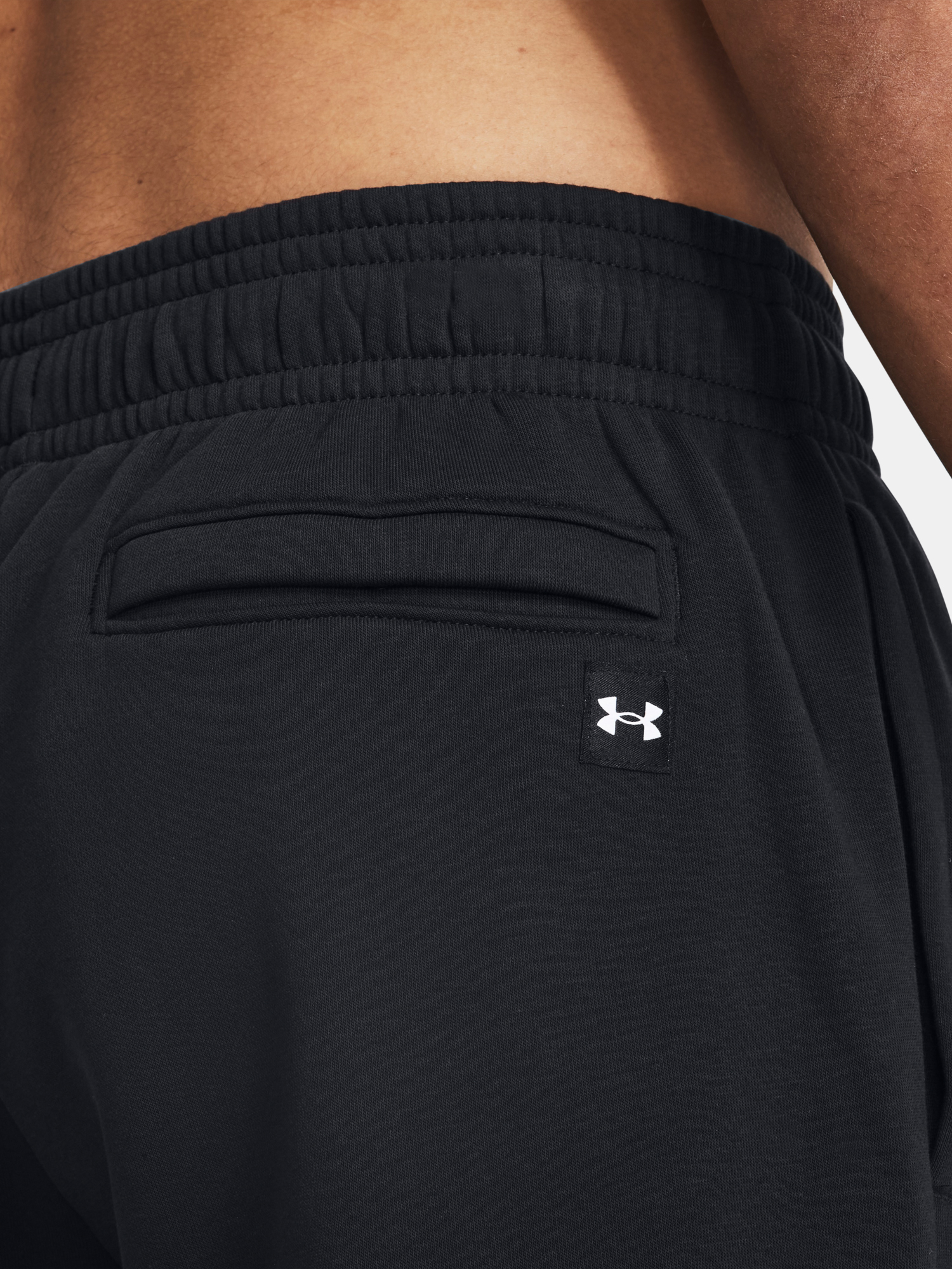 Pantaloni si pantaloni scurti pentru barbati Under Armour - negru