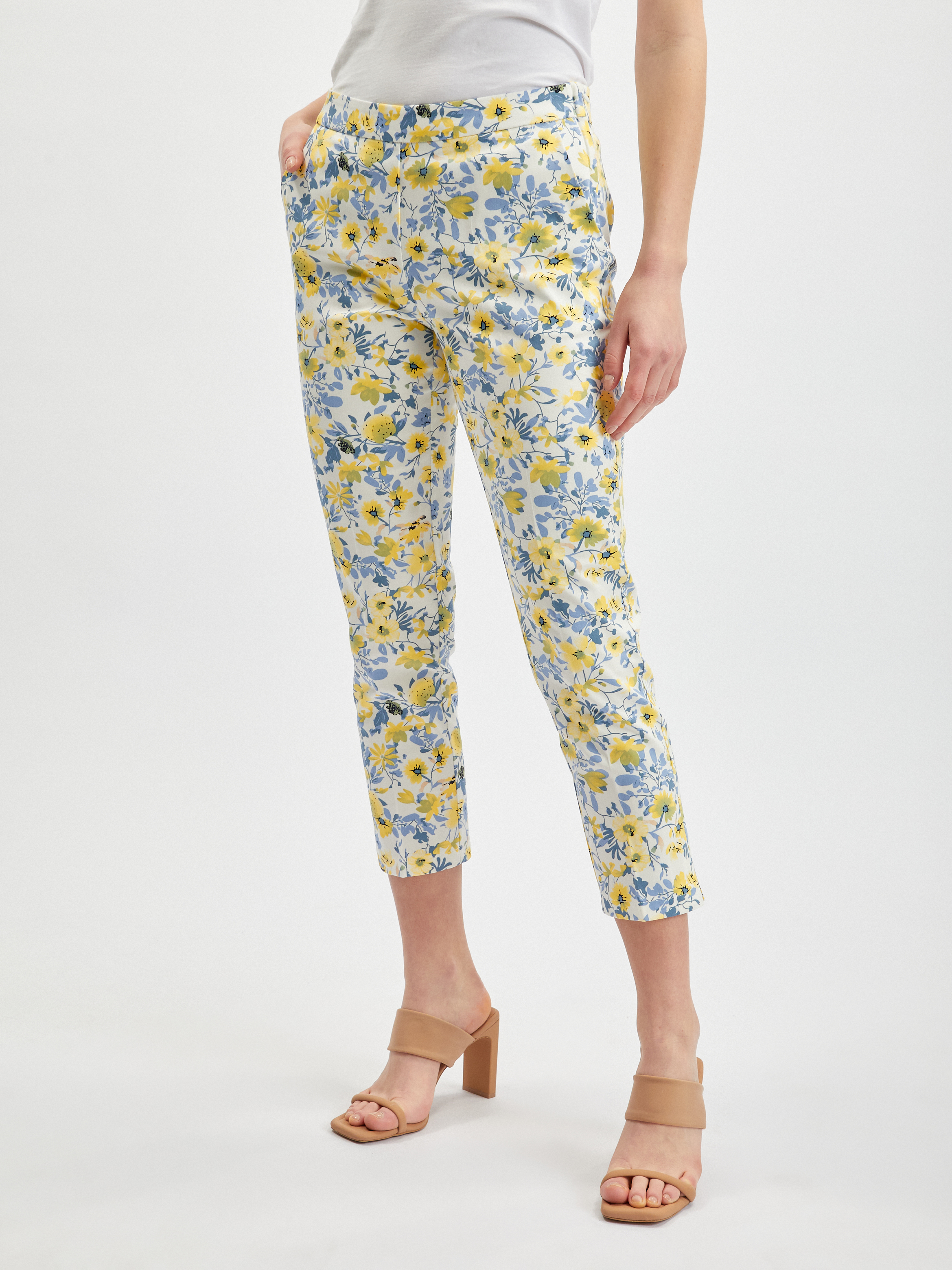 Žluto-bílé dámské zkrácené květované kalhoty ORSAY