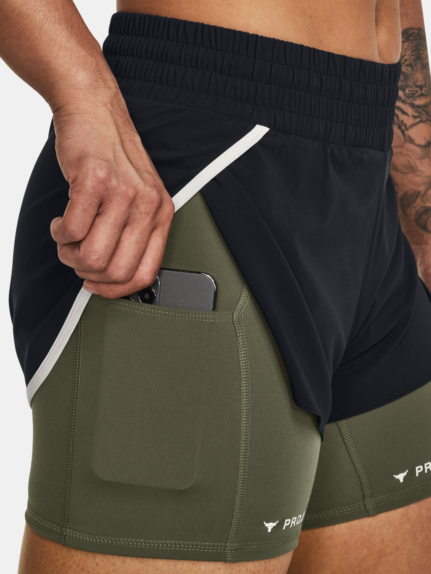 Nohavice a kraťasy pre ženy Under Armour - čierna