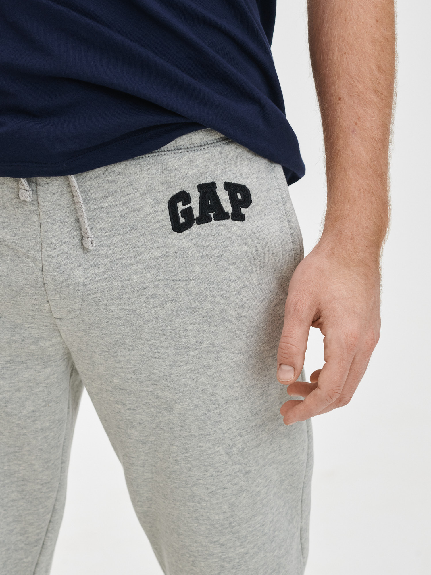 Šedé pánske tepláky GAP