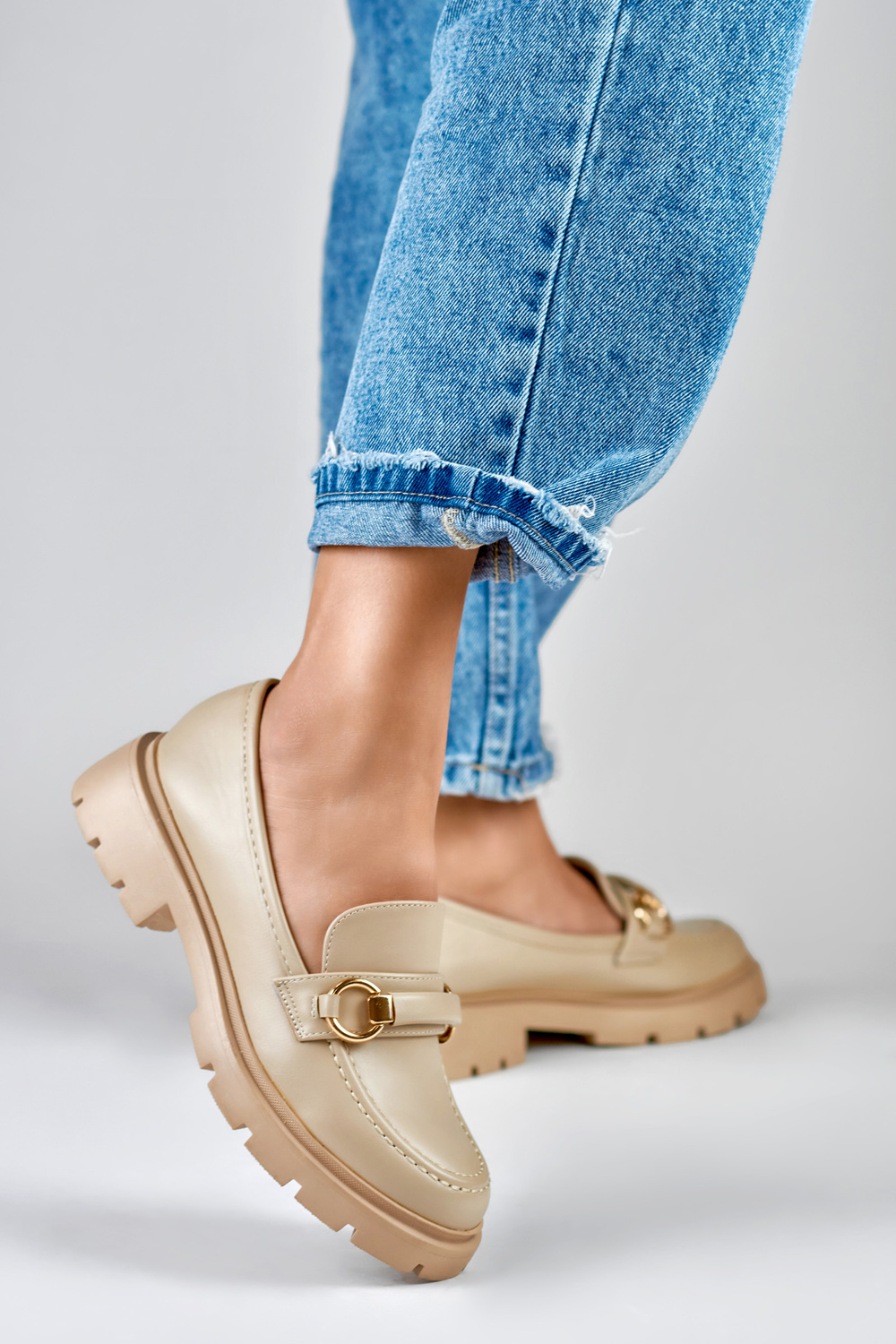 primohurt Beżowe mokasyny z minimalistyczną ozdobą