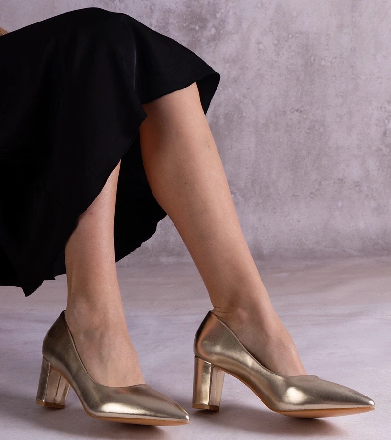 D/CEO Gold pumps CowGirl