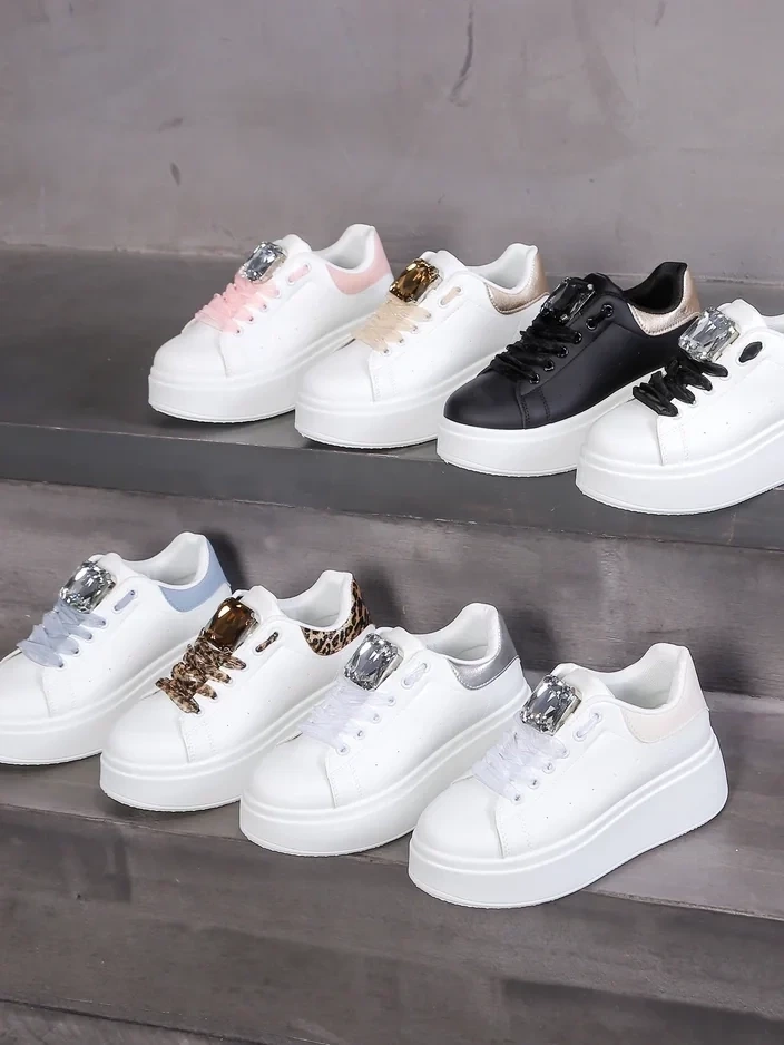 Resti Women's sports sneakers on a platform Safirrat