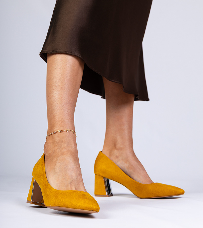 marka niezdefiniowana Yellow pumps on an elegantly decorated block heel Karry