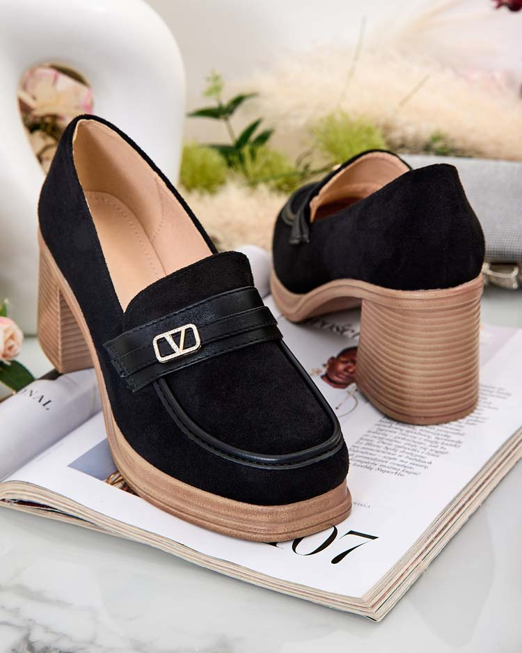 Resti Women&#039;s moccasins on a post Lemaneg