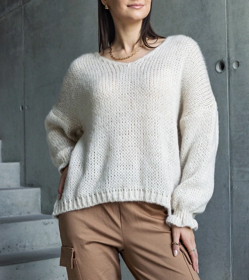 marka niezdefiniowana Beige V-neck sweater Gista