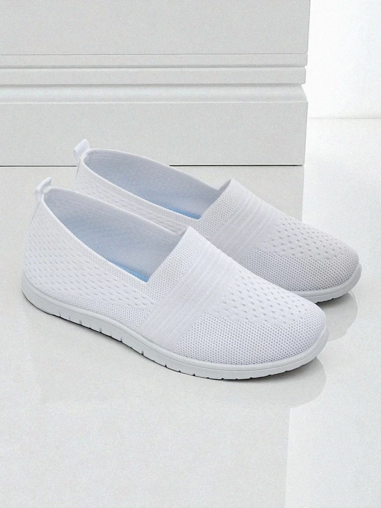 Resti White Ariadne women's ballerinas made of breathable fabric on a flat sole